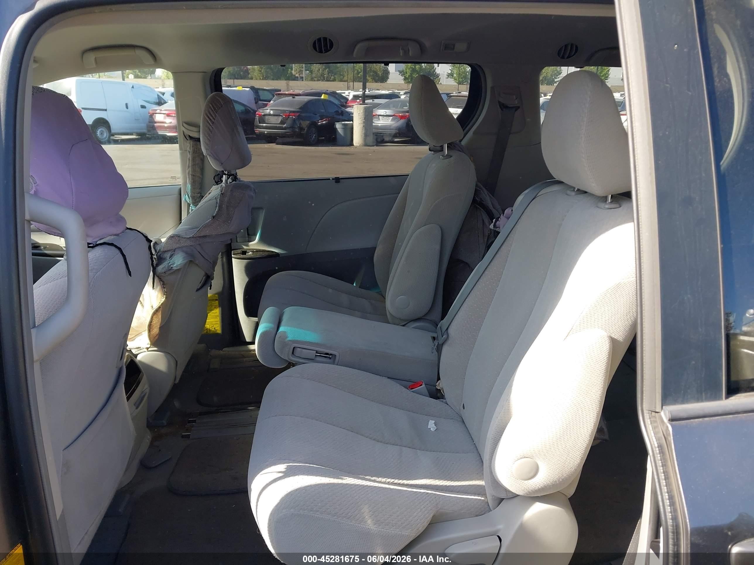 2013 Toyota Sienna Le V6 8 Passenger Gray vin: 5TDKK3DC0DS385393