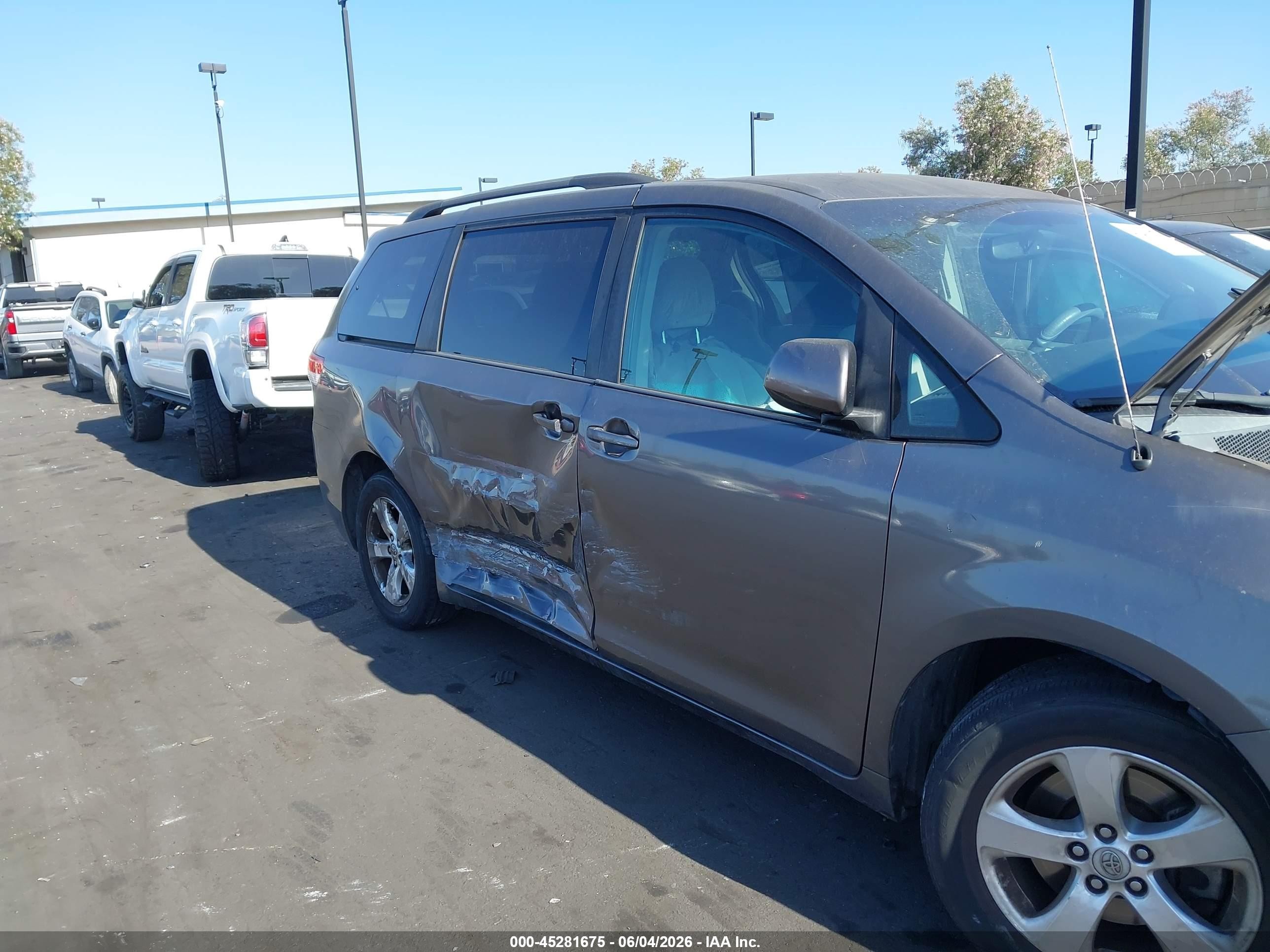 2013 Toyota Sienna Le V6 8 Passenger Gray vin: 5TDKK3DC0DS385393