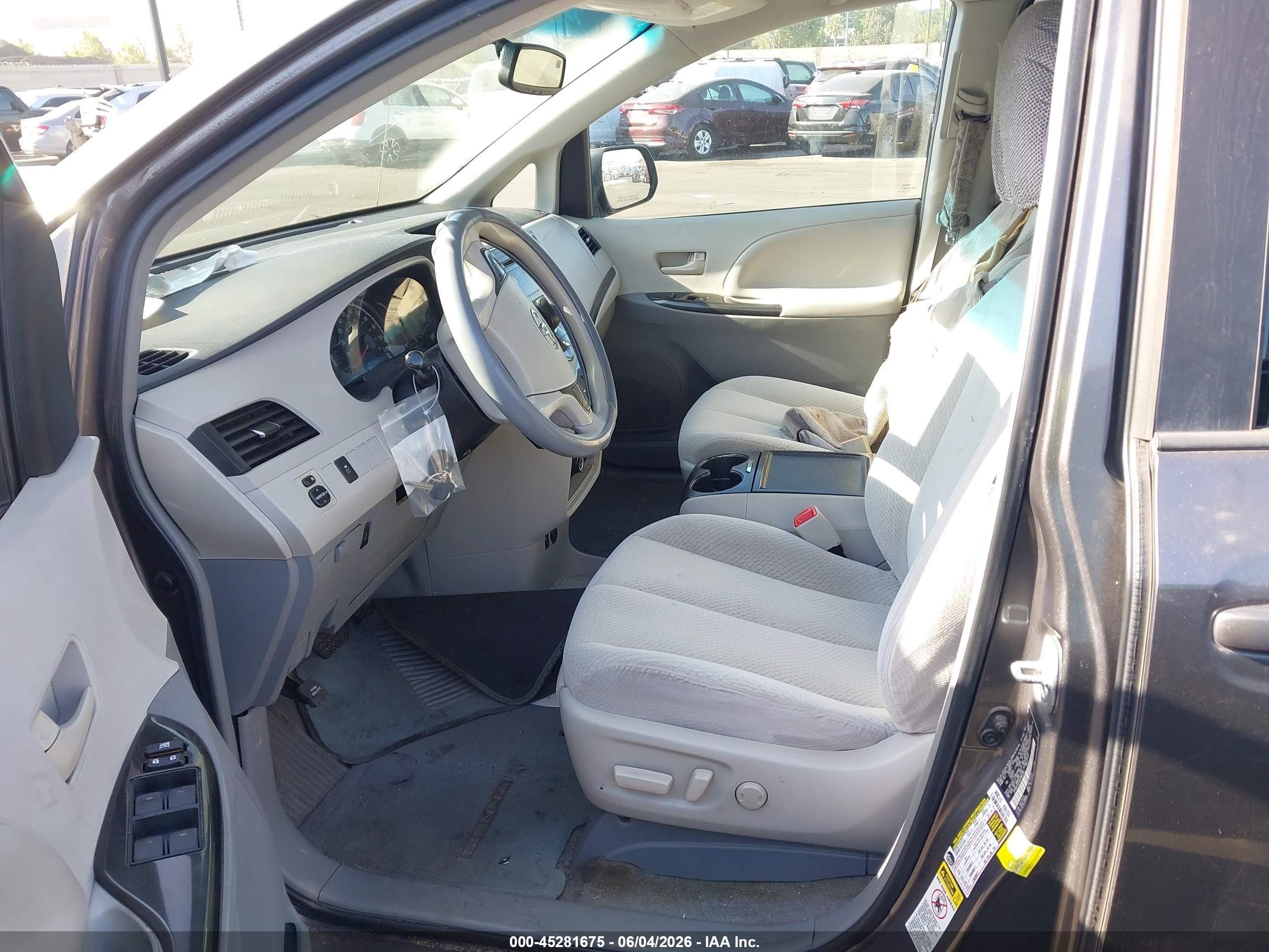 2013 Toyota Sienna Le V6 8 Passenger Gray vin: 5TDKK3DC0DS385393
