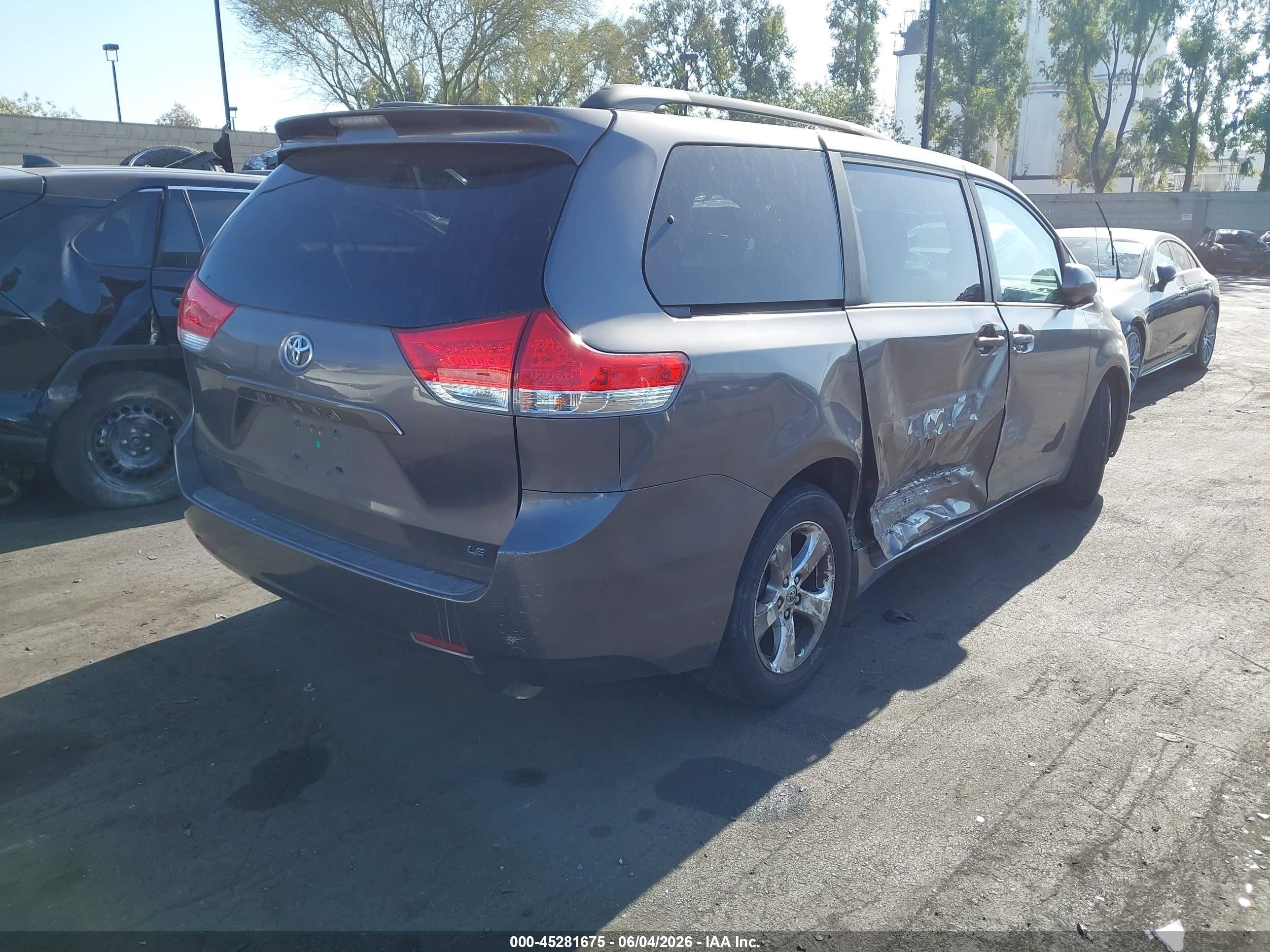 2013 Toyota Sienna Le V6 8 Passenger Gray vin: 5TDKK3DC0DS385393
