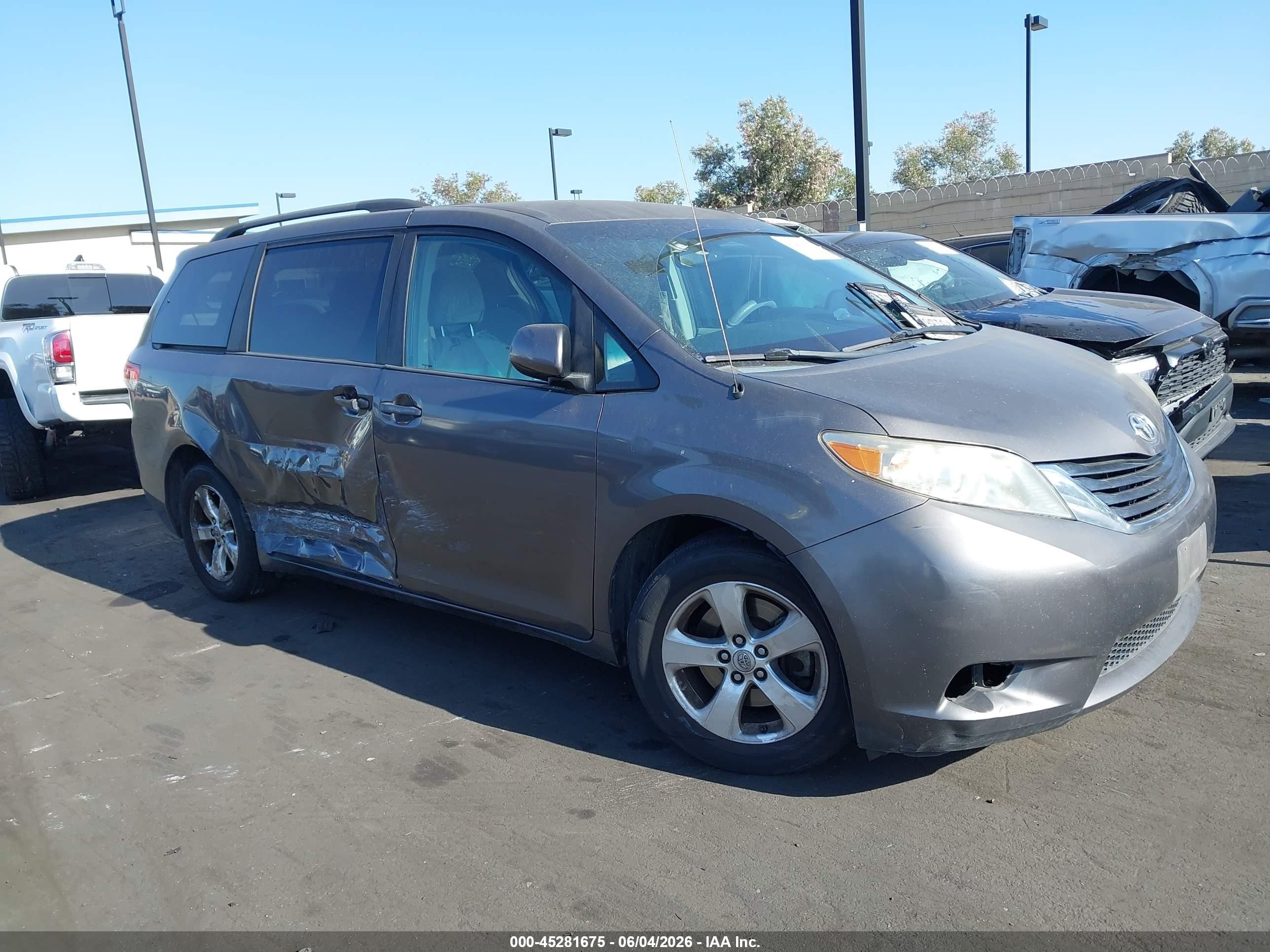 2013 Toyota Sienna Le V6 8 Passenger Gray vin: 5TDKK3DC0DS385393