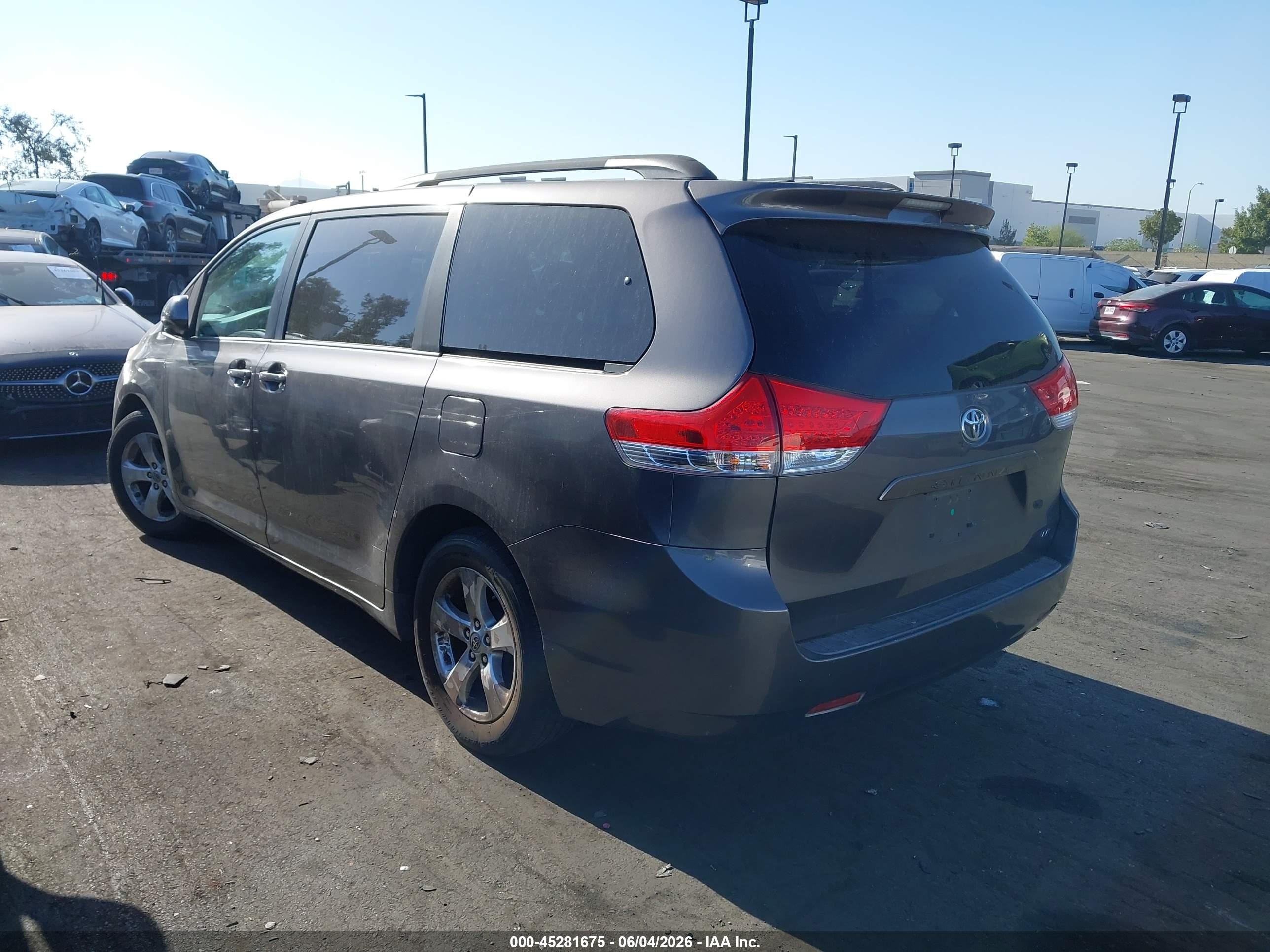 2013 Toyota Sienna Le V6 8 Passenger Gray vin: 5TDKK3DC0DS385393