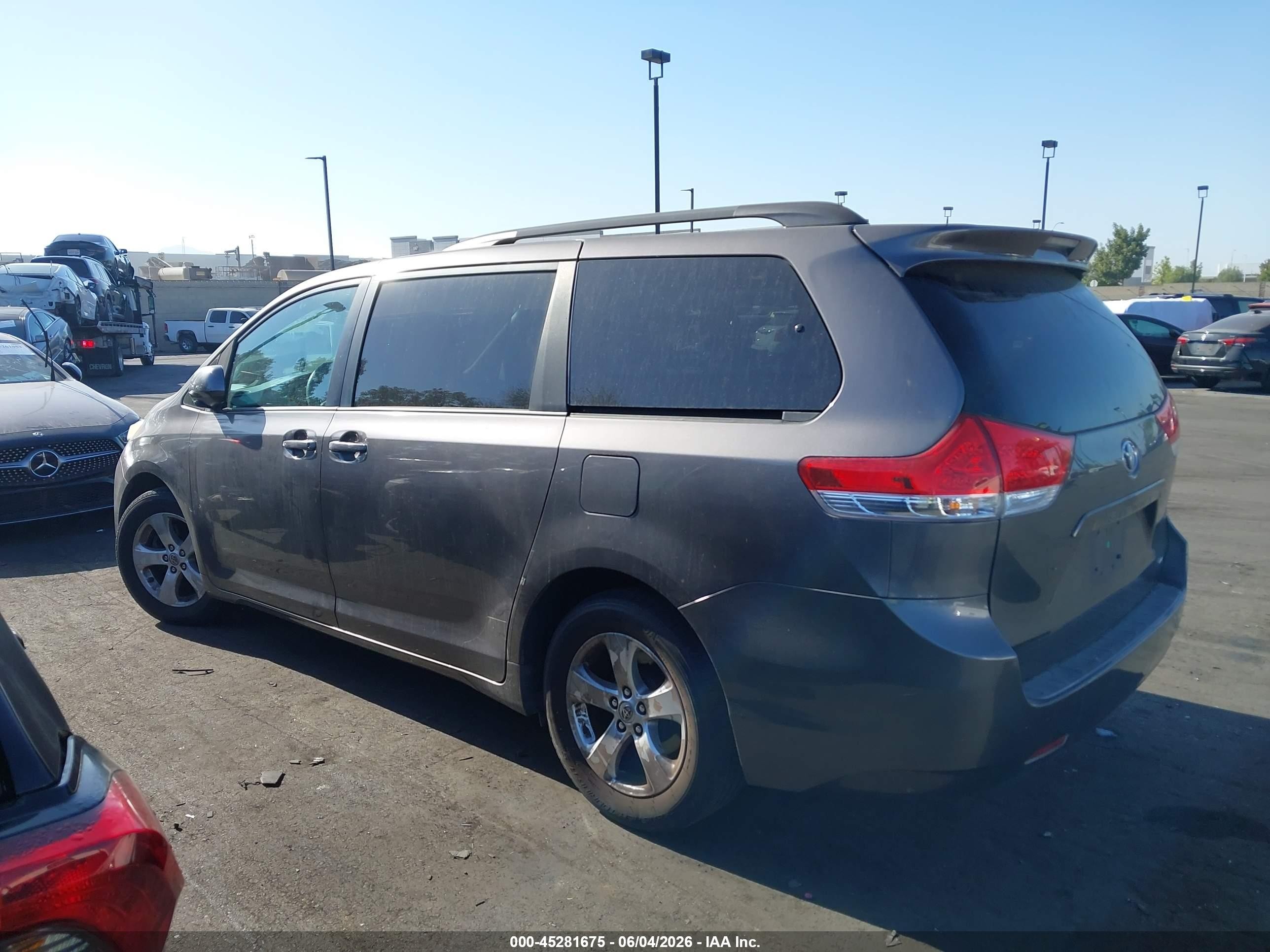 2013 Toyota Sienna Le V6 8 Passenger Gray vin: 5TDKK3DC0DS385393