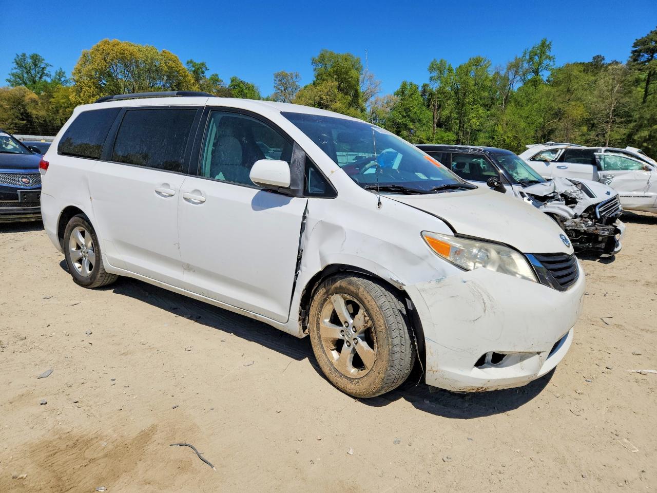 2013 Toyota Sienna Le White vin: 5TDKK3DC0DS393199
