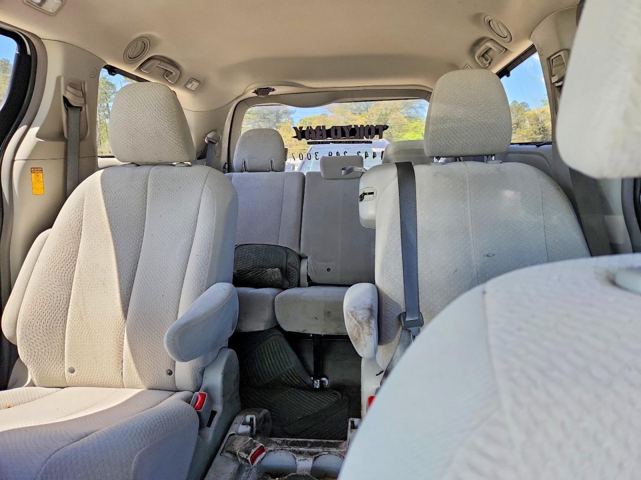2013 Toyota Sienna Le White vin: 5TDKK3DC0DS393199