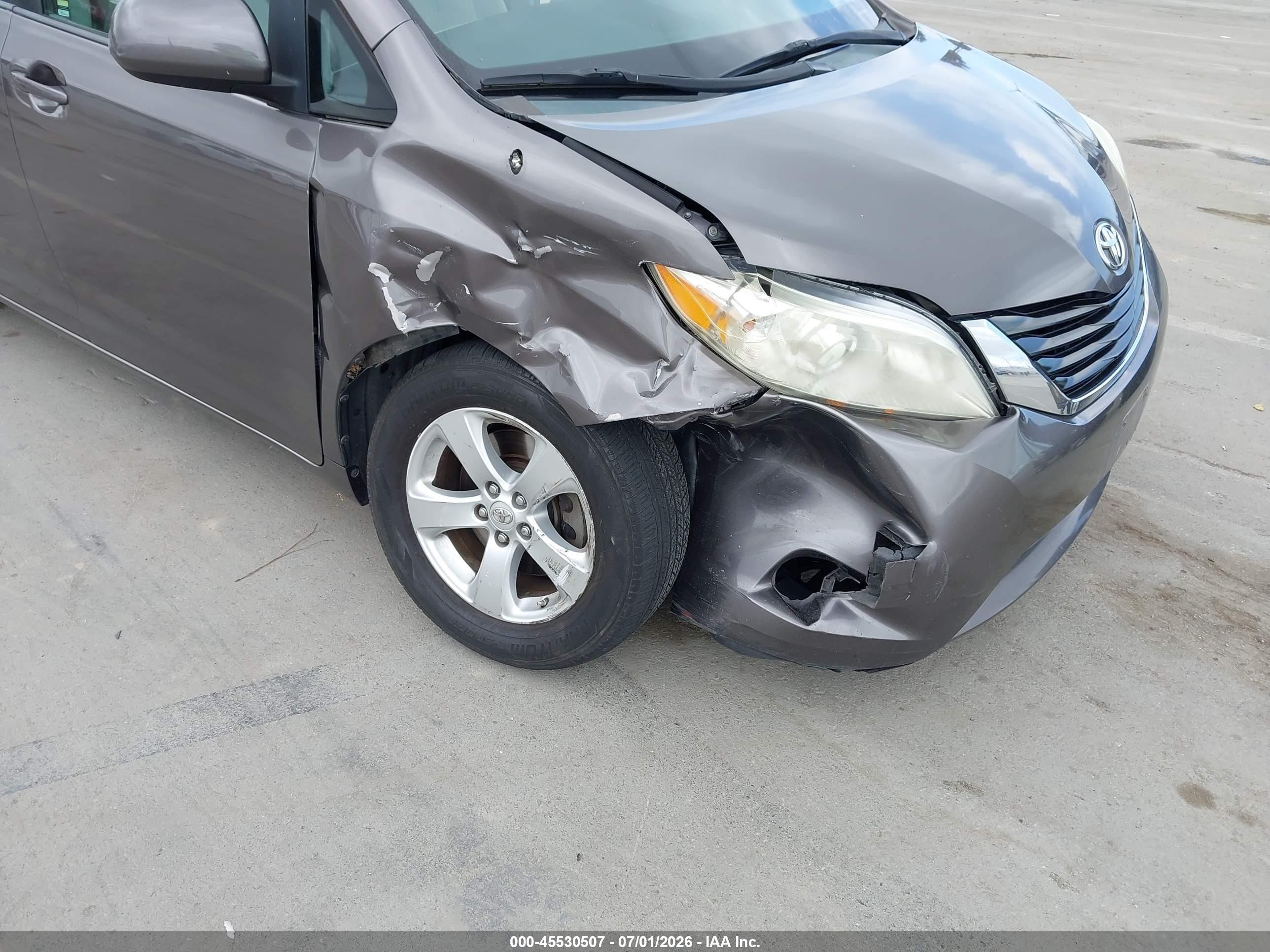 2013 Toyota Sienna Le V6 8 Passenger Brown vin: 5TDKK3DC0DS397091