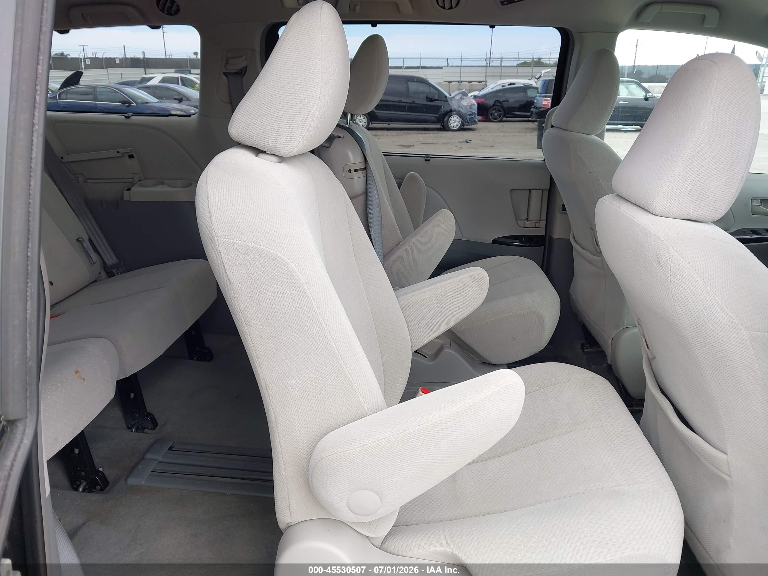 2013 Toyota Sienna Le V6 8 Passenger Brown vin: 5TDKK3DC0DS397091
