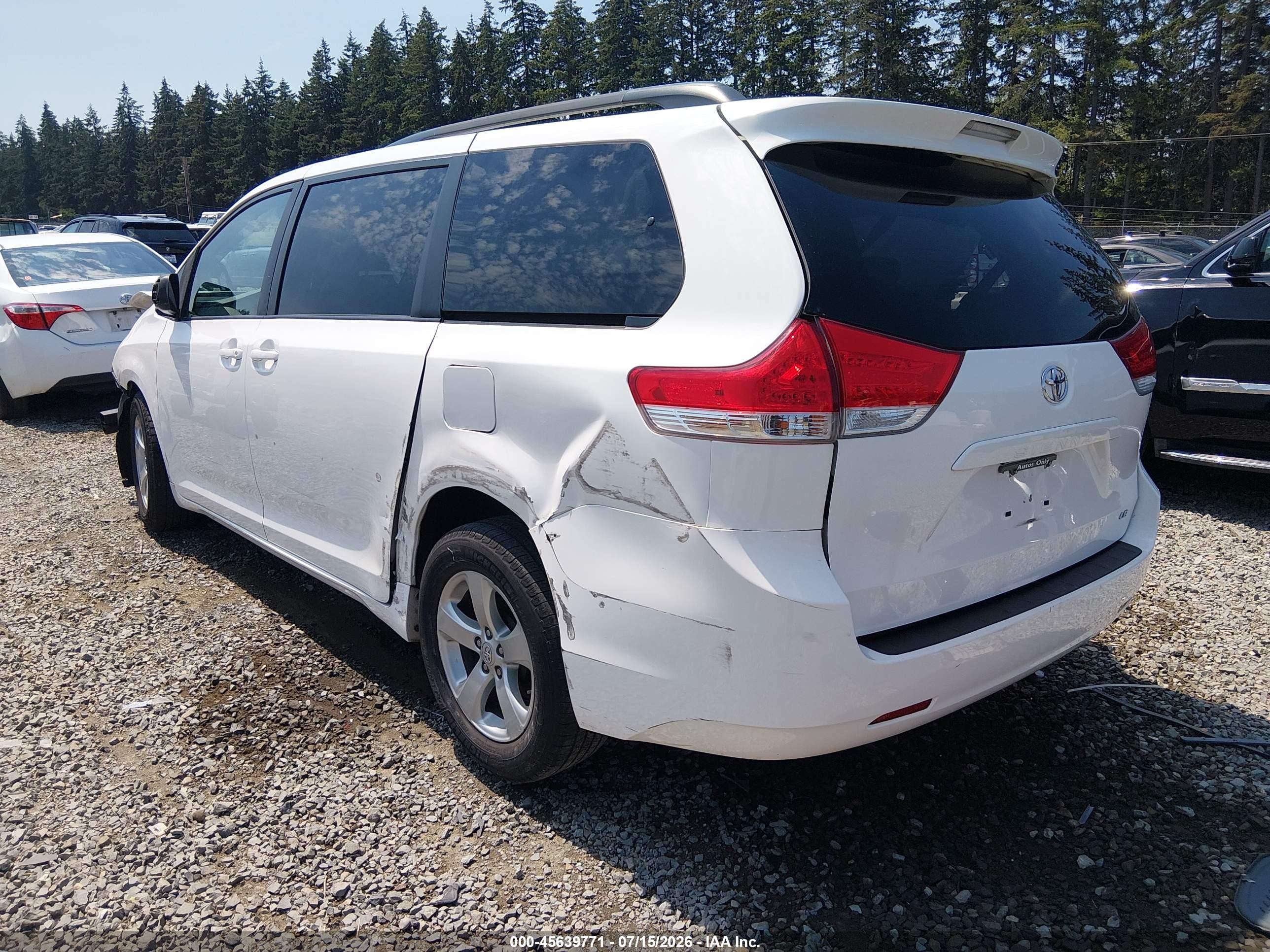 2014 Toyota Sienna Le V6 8 Passenger Белый vin: 5TDKK3DC0ES414487