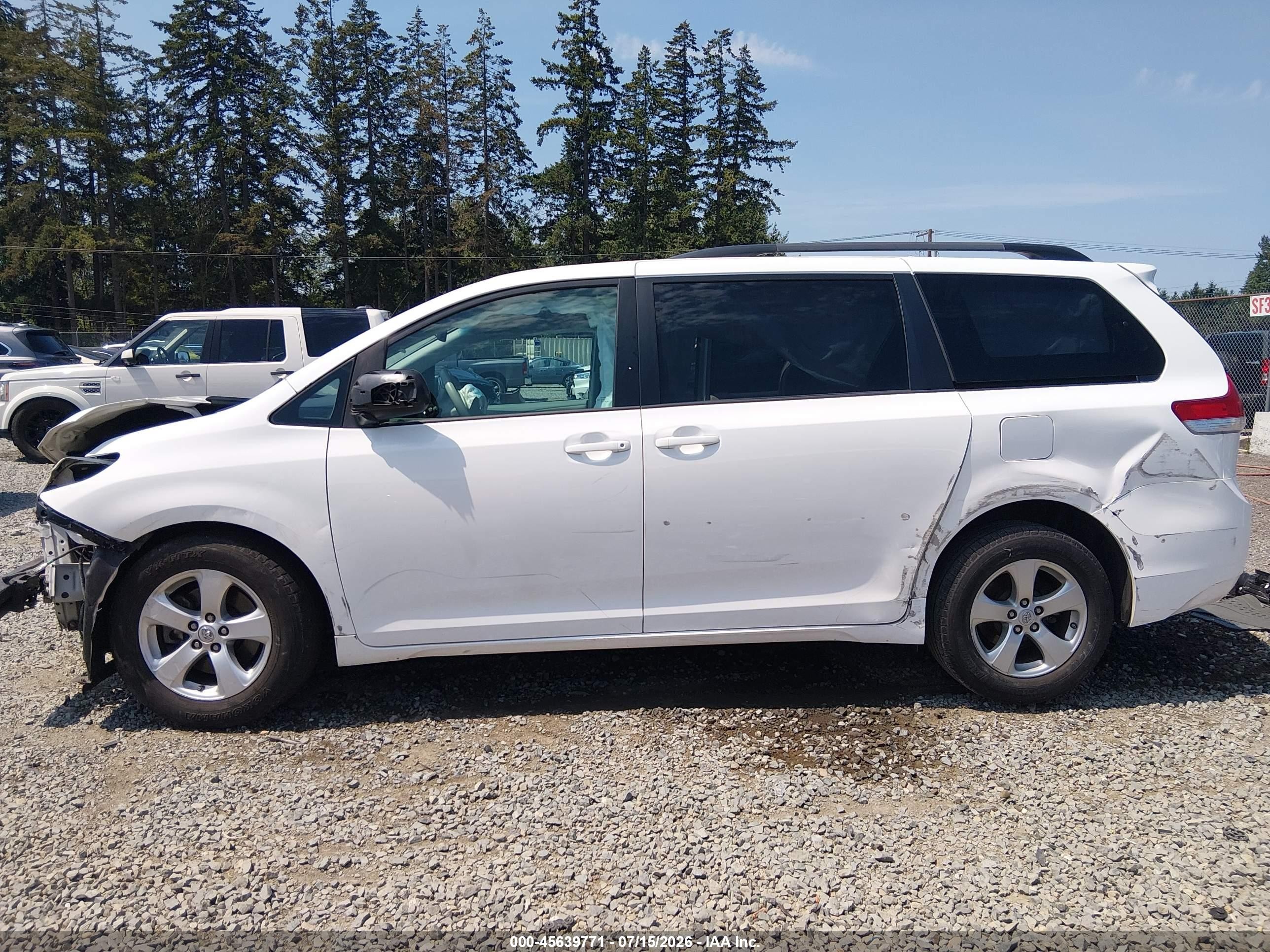 2014 Toyota Sienna Le V6 8 Passenger Белый vin: 5TDKK3DC0ES414487
