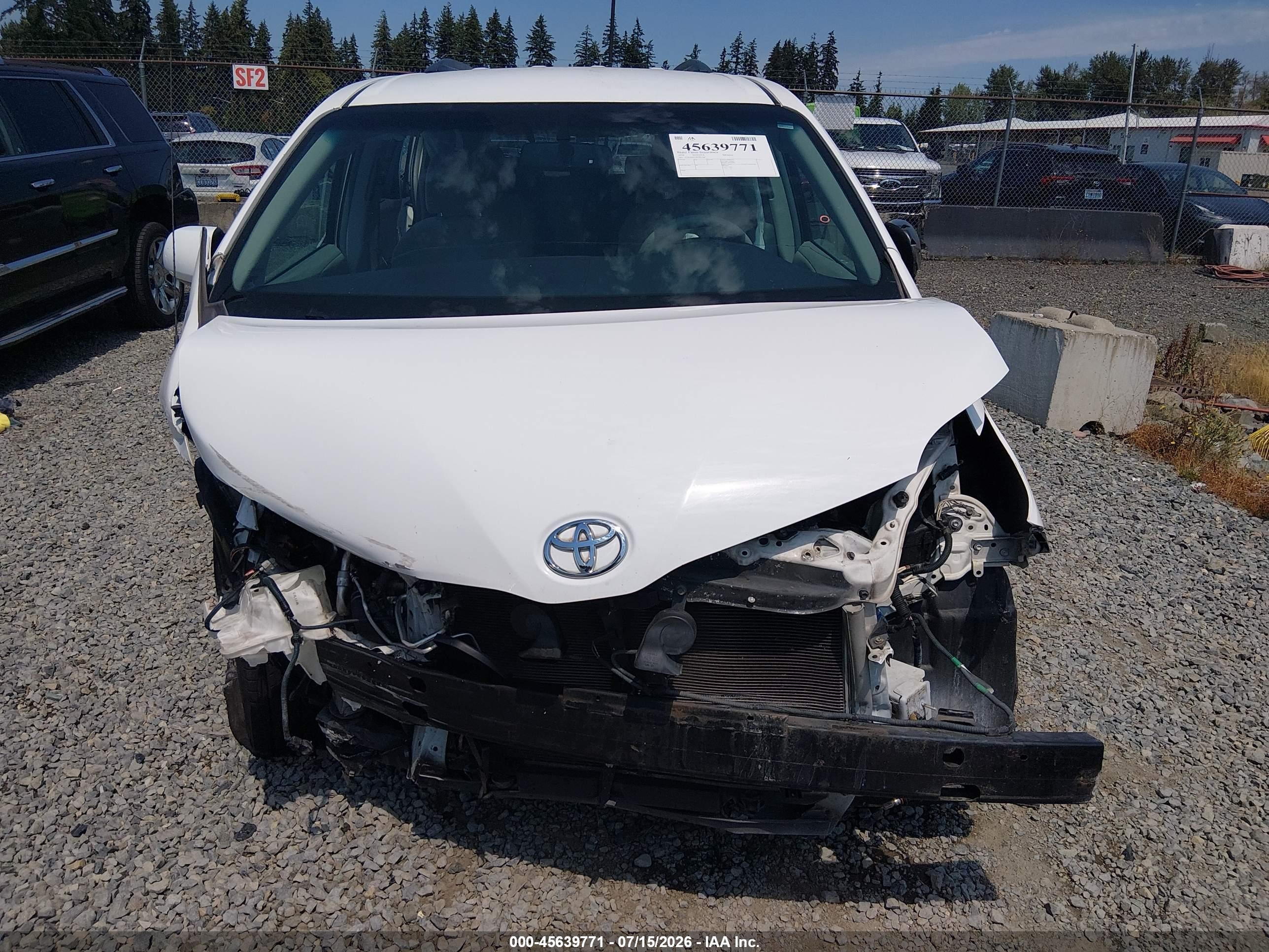 2014 Toyota Sienna Le V6 8 Passenger Белый vin: 5TDKK3DC0ES414487