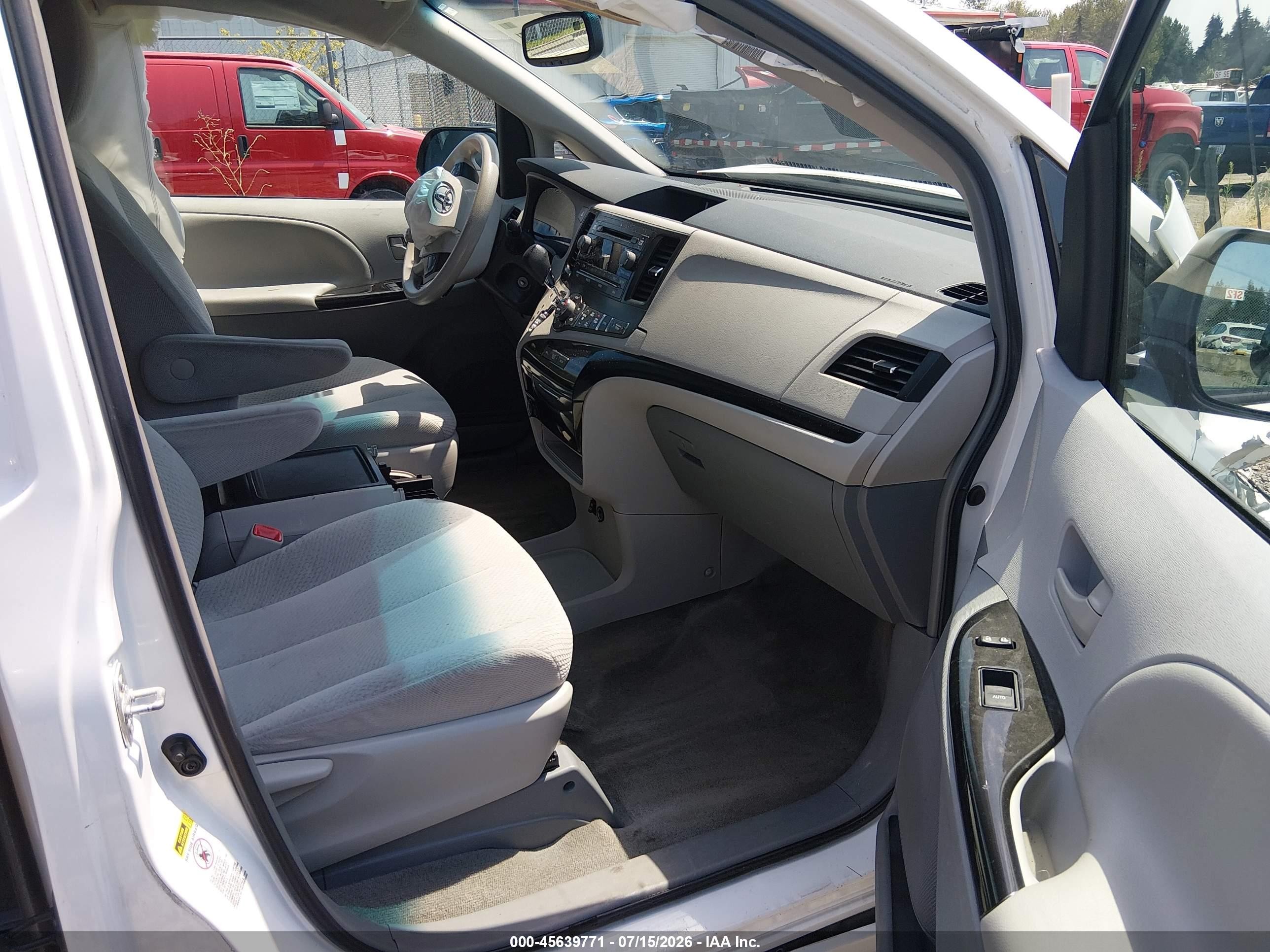 2014 Toyota Sienna Le V6 8 Passenger Белый vin: 5TDKK3DC0ES414487