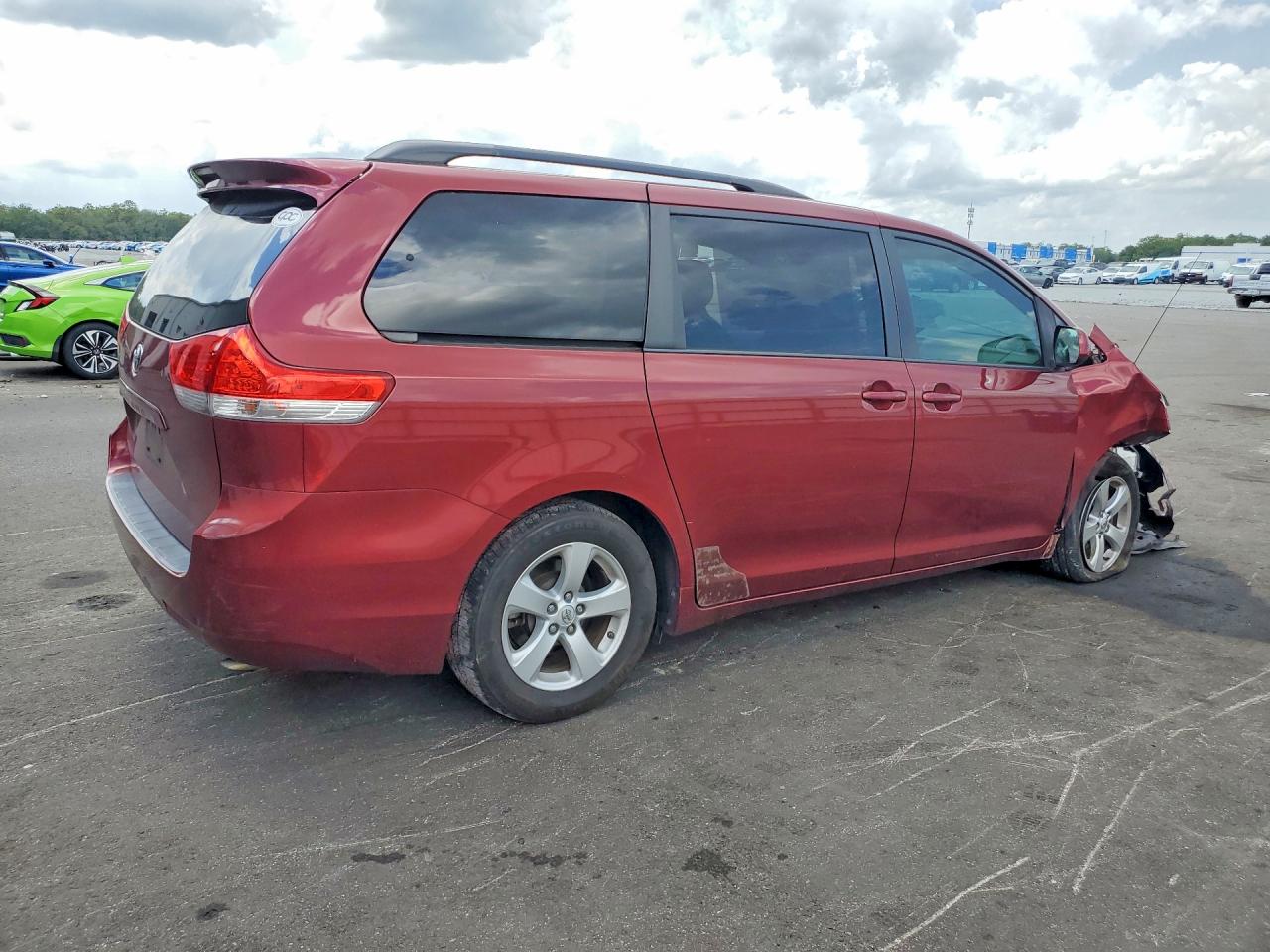 2014 Toyota Sienna Le Burgundy vin: 5TDKK3DC0ES426039