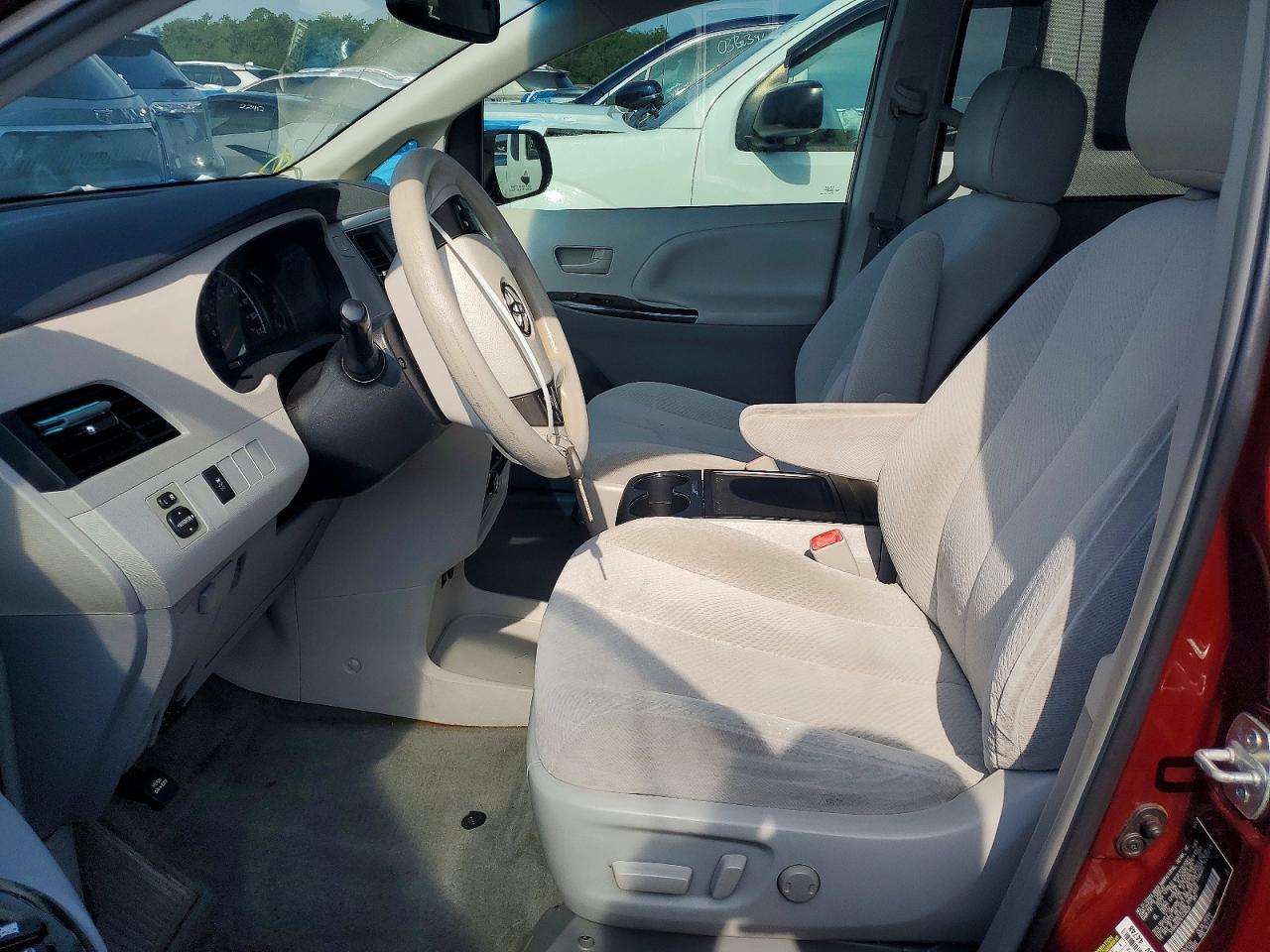 2014 Toyota Sienna Le Burgundy vin: 5TDKK3DC0ES426039