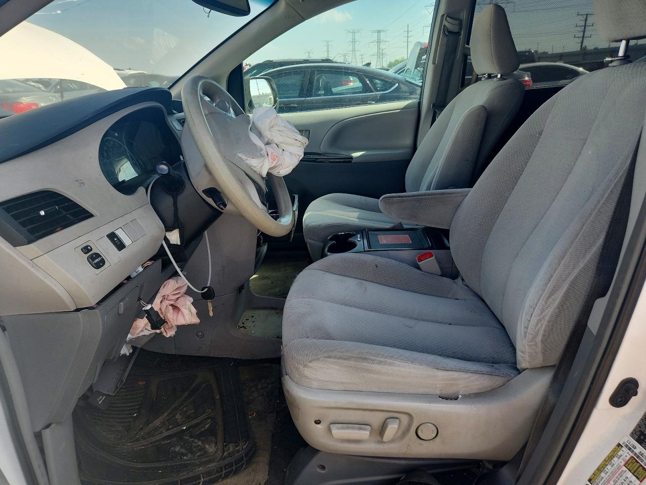 2014 Toyota Sienna Le White vin: 5TDKK3DC0ES447246