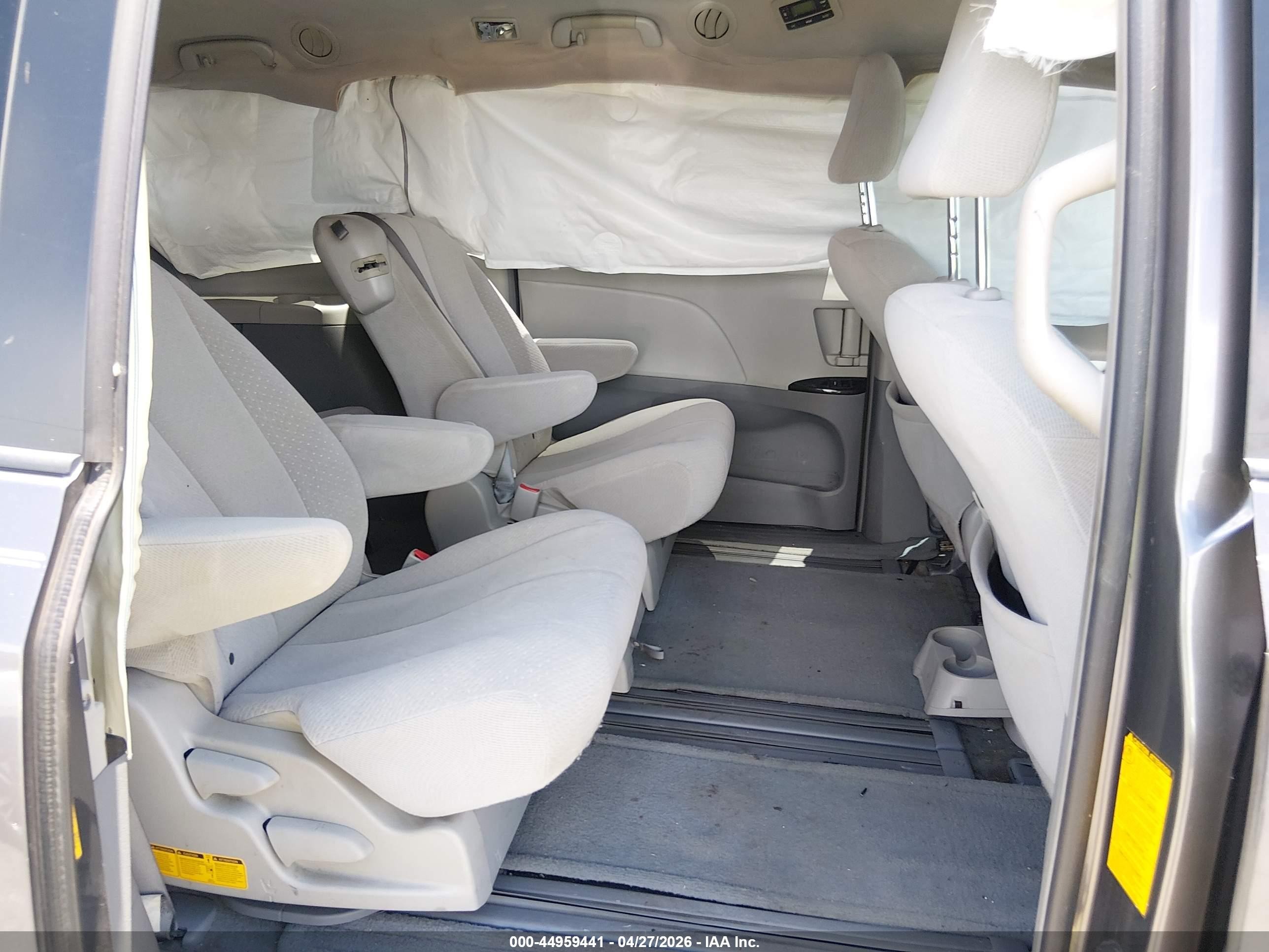 2014 Toyota Sienna Le V6 8 Passenger Gray vin: 5TDKK3DC0ES474317