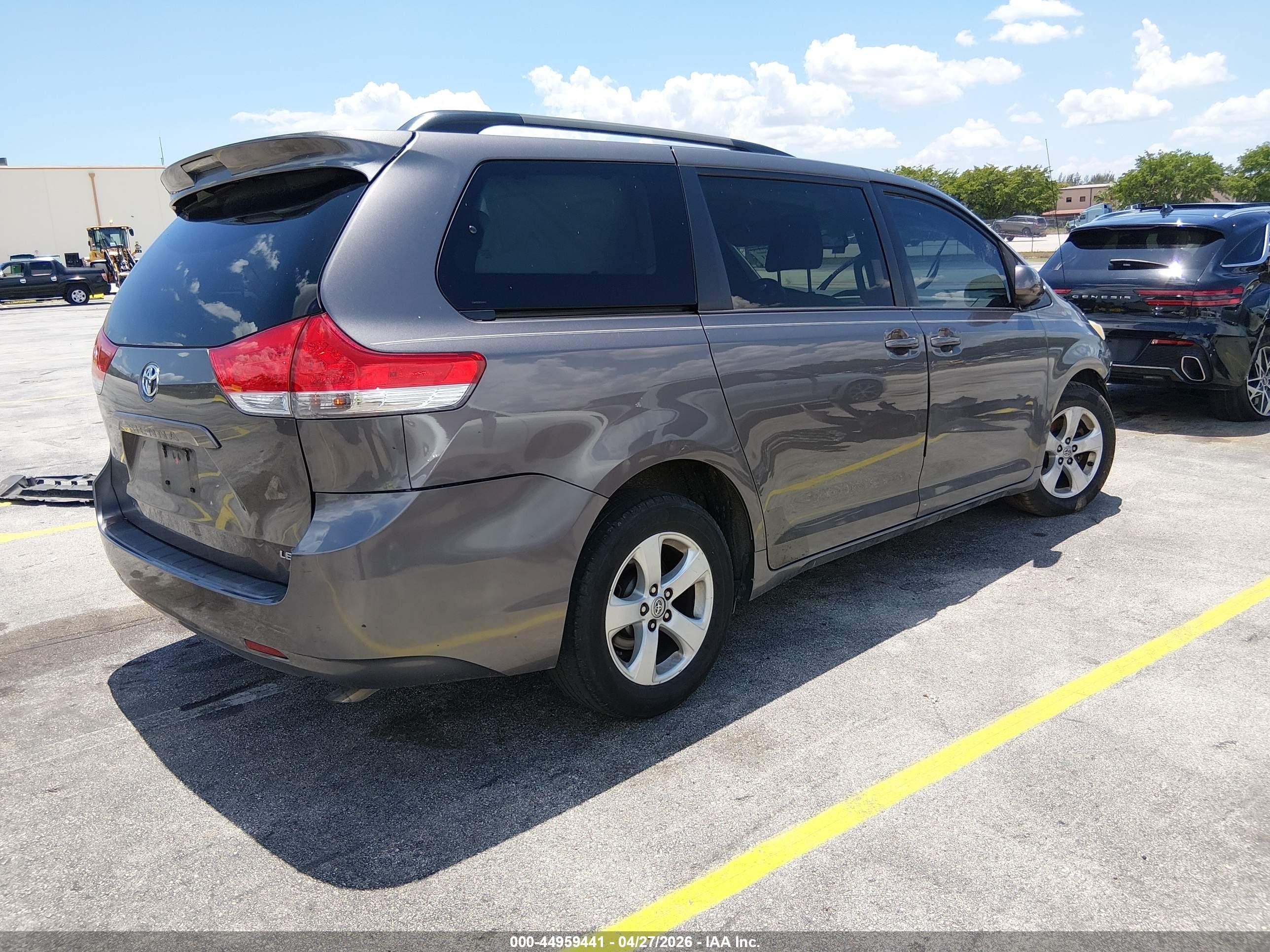 2014 Toyota Sienna Le V6 8 Passenger Gray vin: 5TDKK3DC0ES474317
