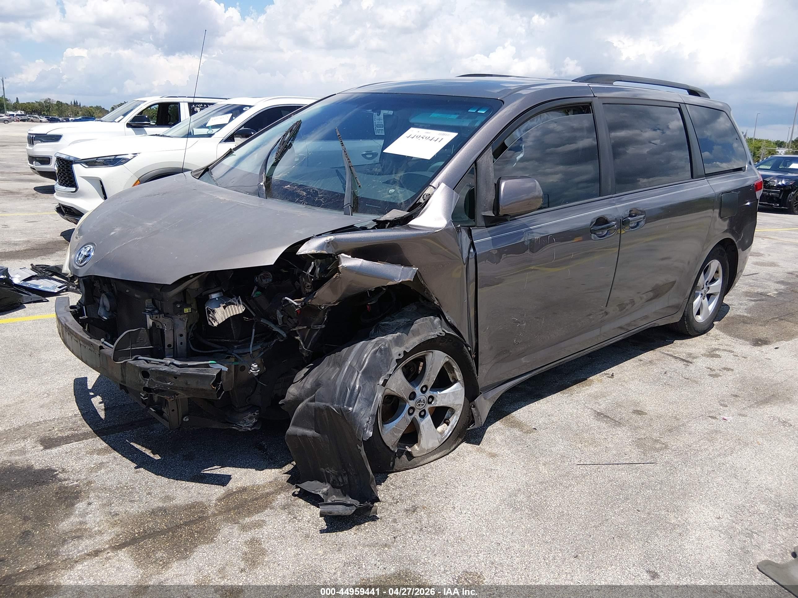 2014 Toyota Sienna Le V6 8 Passenger Gray vin: 5TDKK3DC0ES474317