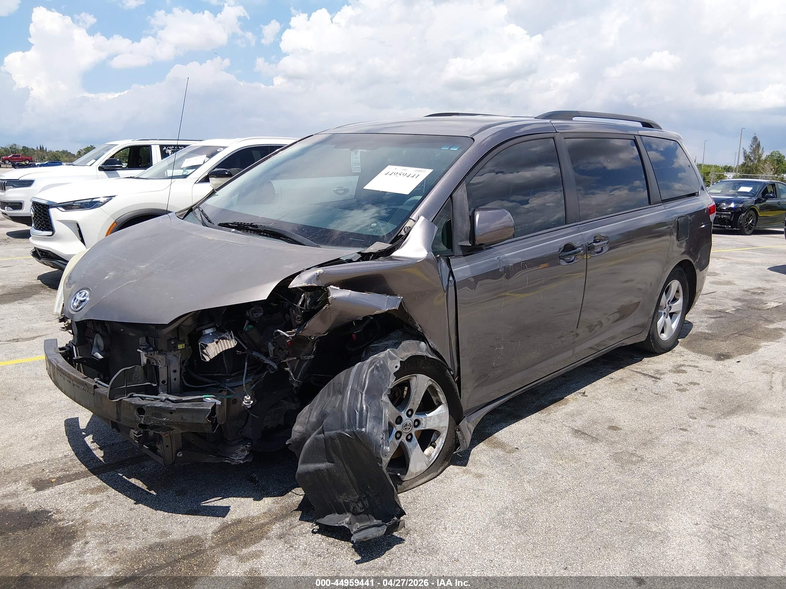 2014 Toyota Sienna Le V6 8 Passenger Gray vin: 5TDKK3DC0ES474317