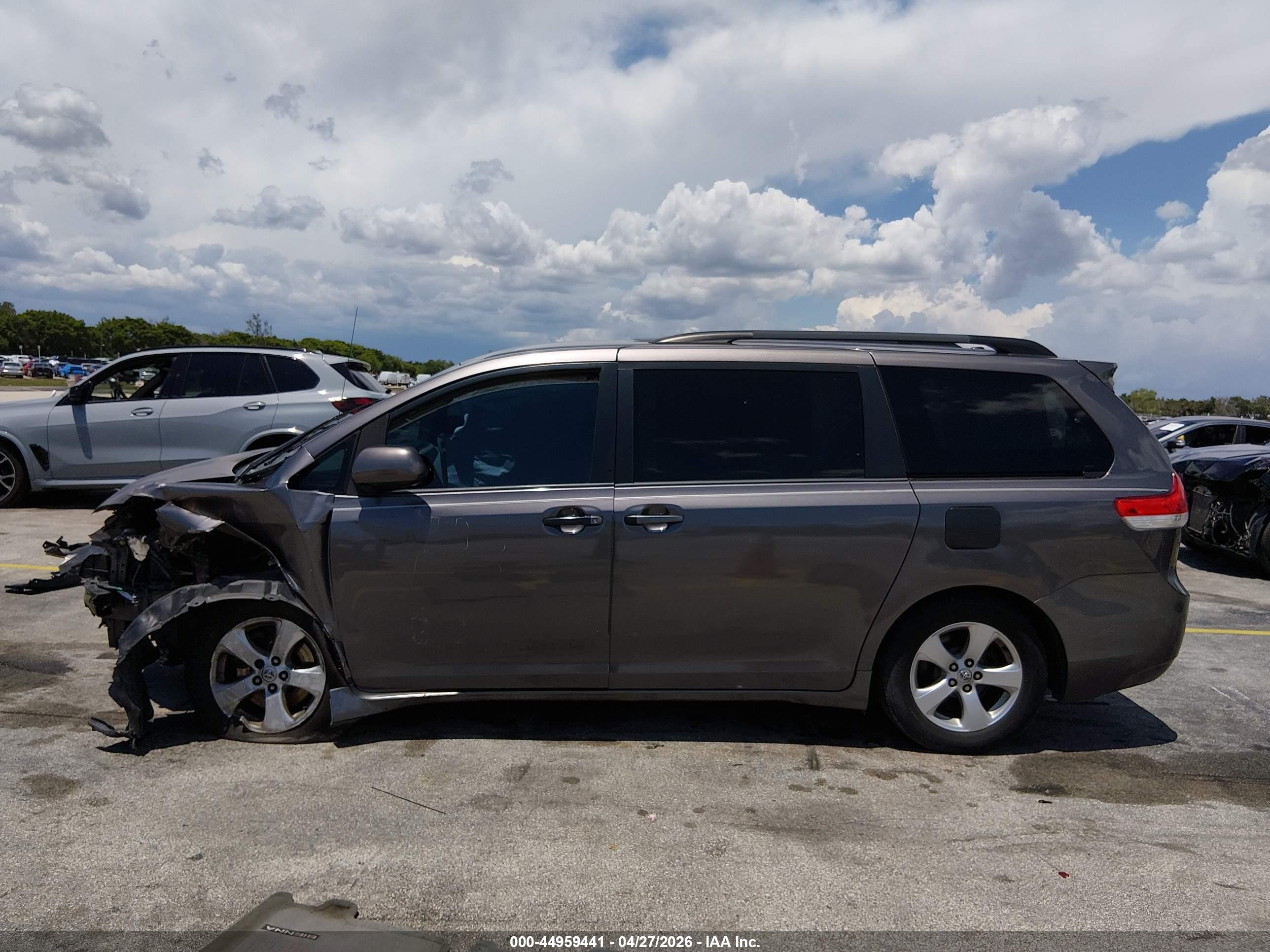 2014 Toyota Sienna Le V6 8 Passenger Gray vin: 5TDKK3DC0ES474317