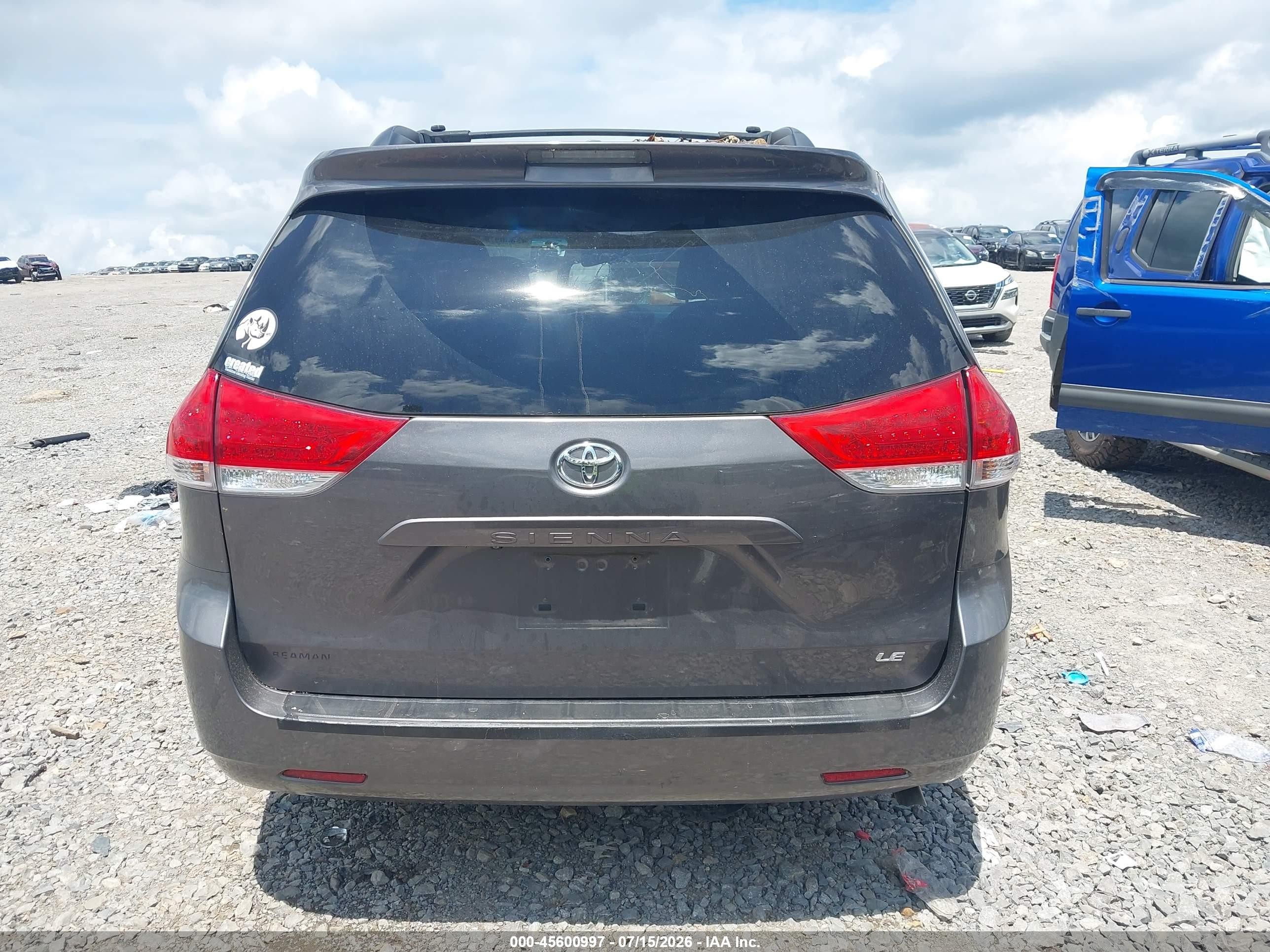 2014 Toyota Sienna Le V6 8 Passenger Gray vin: 5TDKK3DC0ES478724
