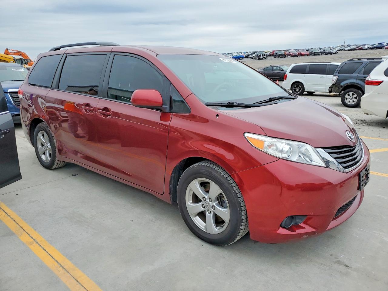 2014 Toyota Sienna Le Burgundy vin: 5TDKK3DC0ES485351