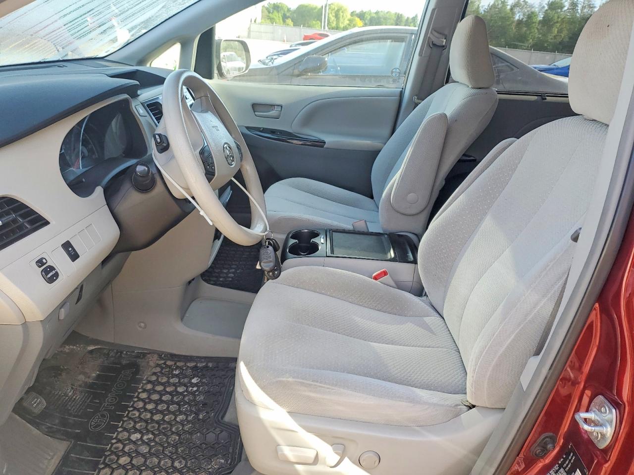 2014 Toyota Sienna Le Red vin: 5TDKK3DC0ES490551