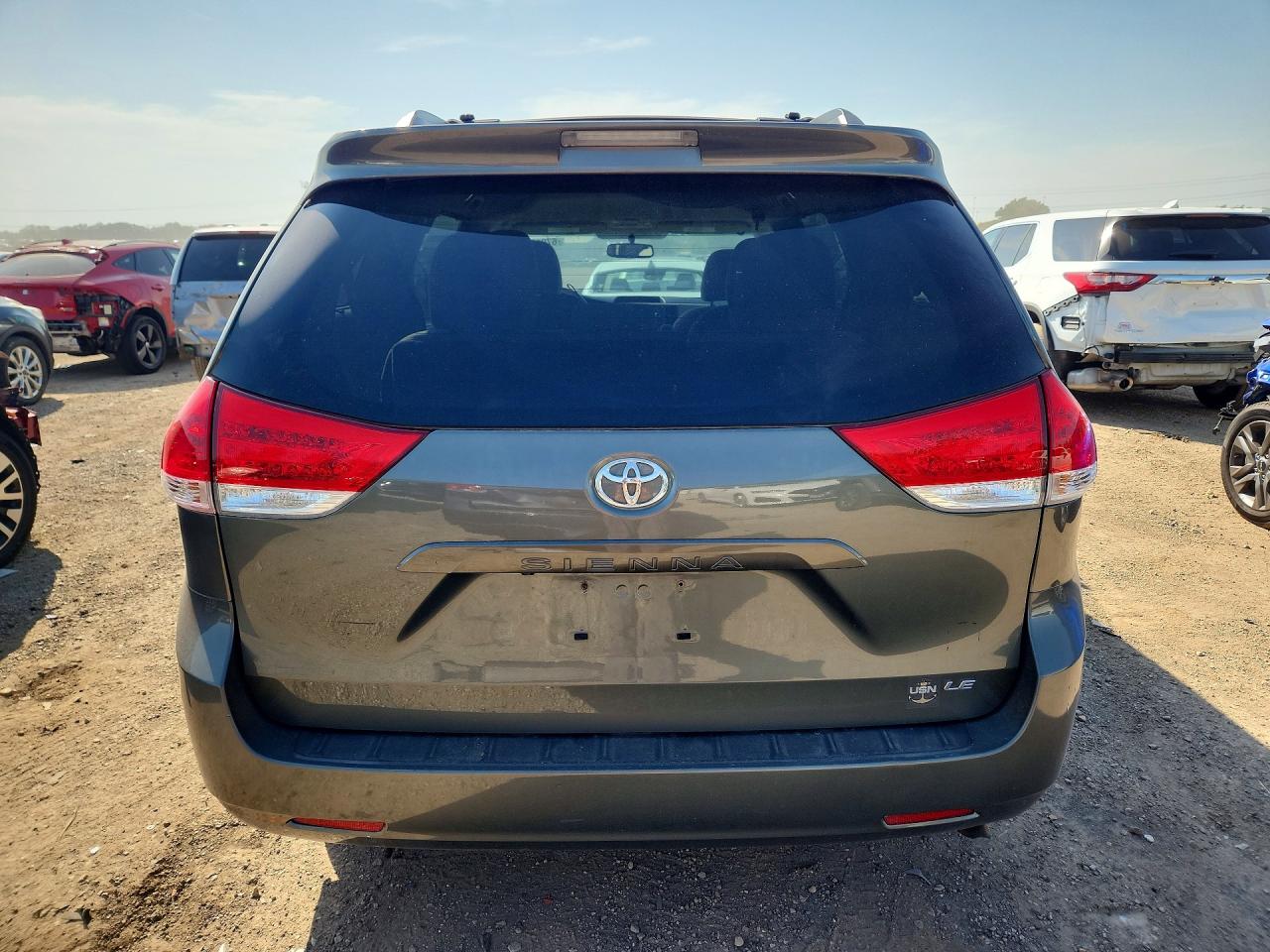 2014 Toyota Sienna Le Green vin: 5TDKK3DC0ES499492