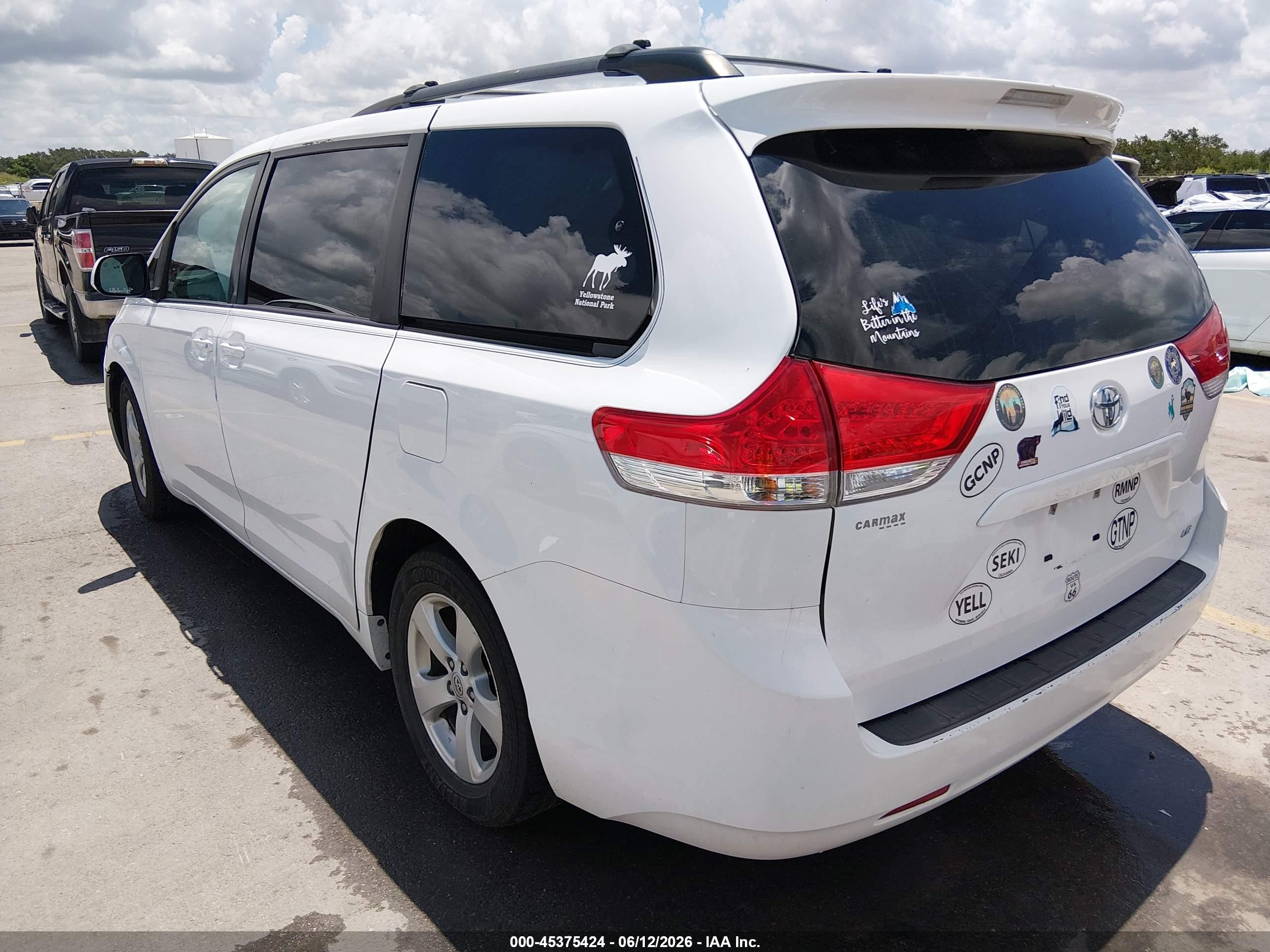 2014 Toyota Sienna Le V6 8 Passenger White vin: 5TDKK3DC0ES503167