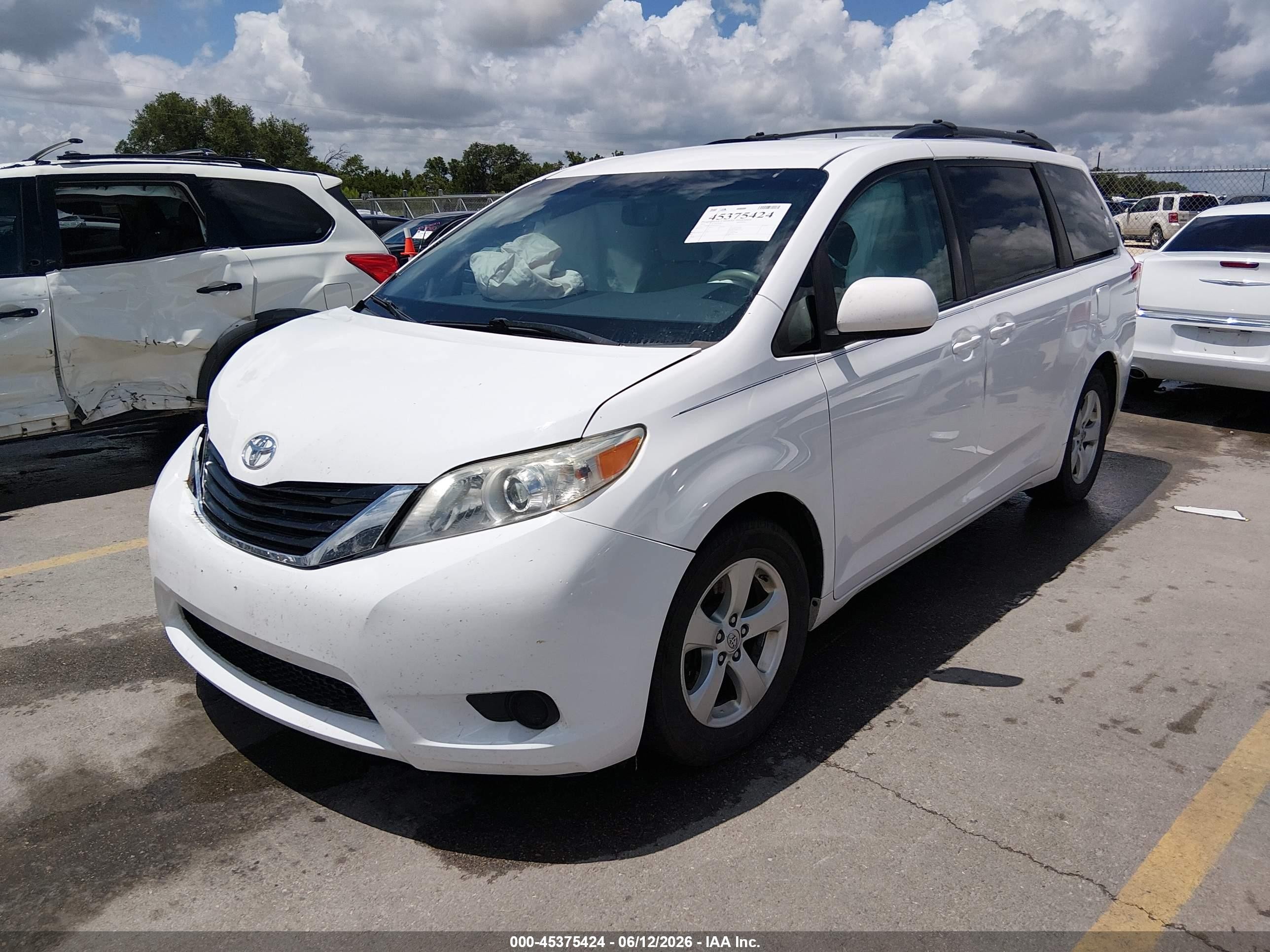 2014 Toyota Sienna Le V6 8 Passenger White vin: 5TDKK3DC0ES503167