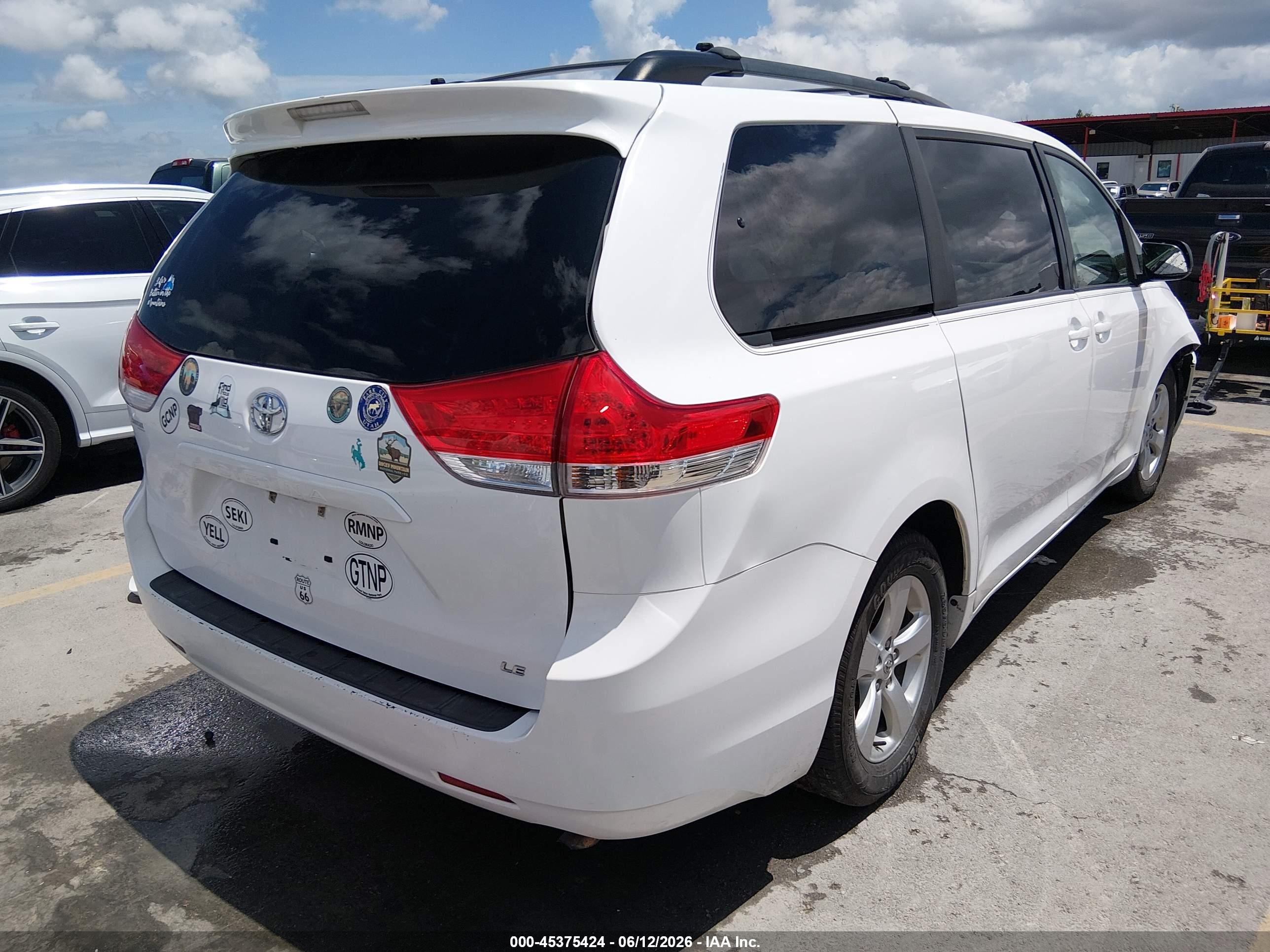 2014 Toyota Sienna Le V6 8 Passenger White vin: 5TDKK3DC0ES503167