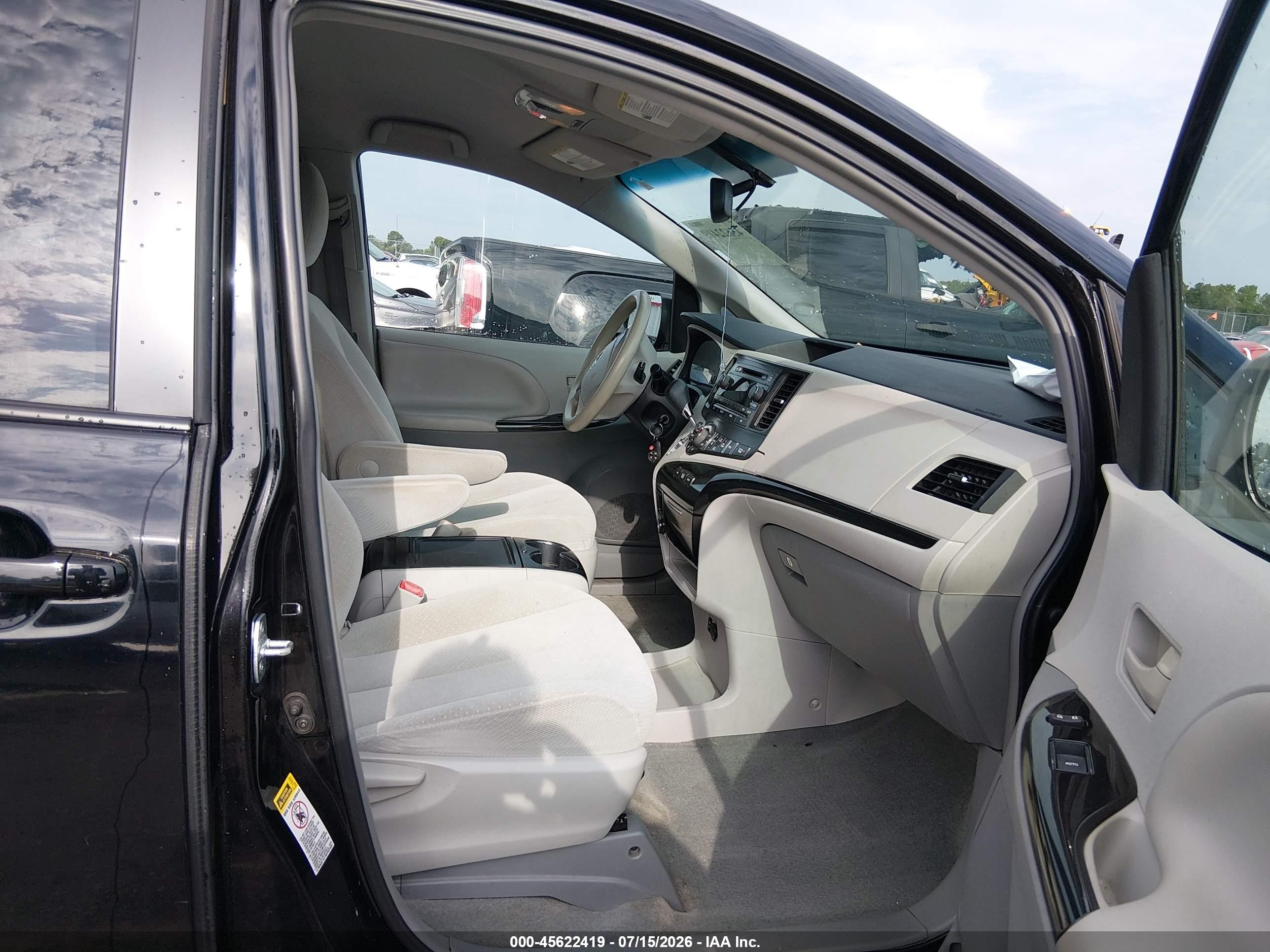 2014 Toyota Sienna Le V6 8 Passenger Black vin: 5TDKK3DC0ES519059
