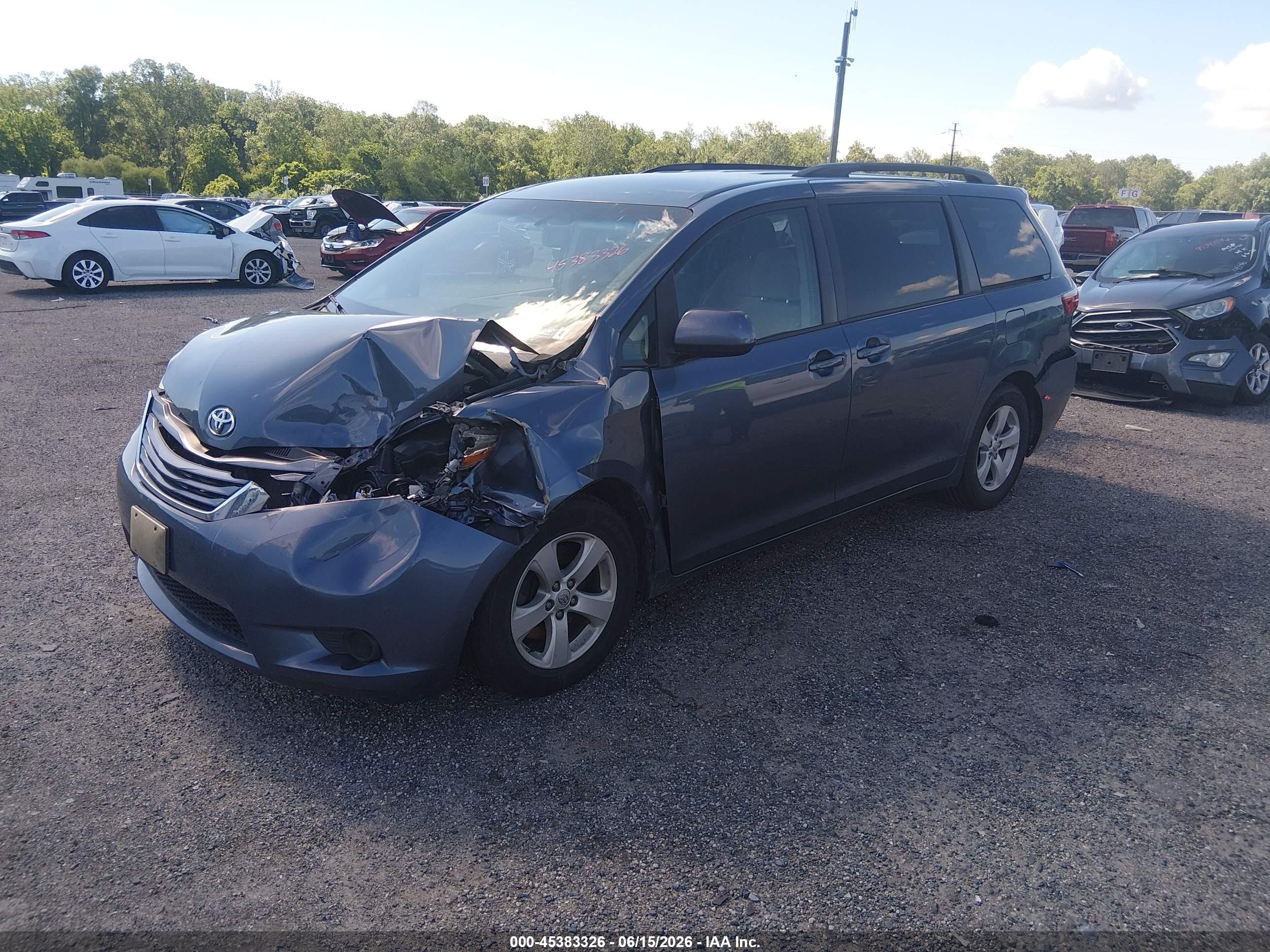 2015 Toyota Sienna Le 8 Passenger Blue vin: 5TDKK3DC0FS549454