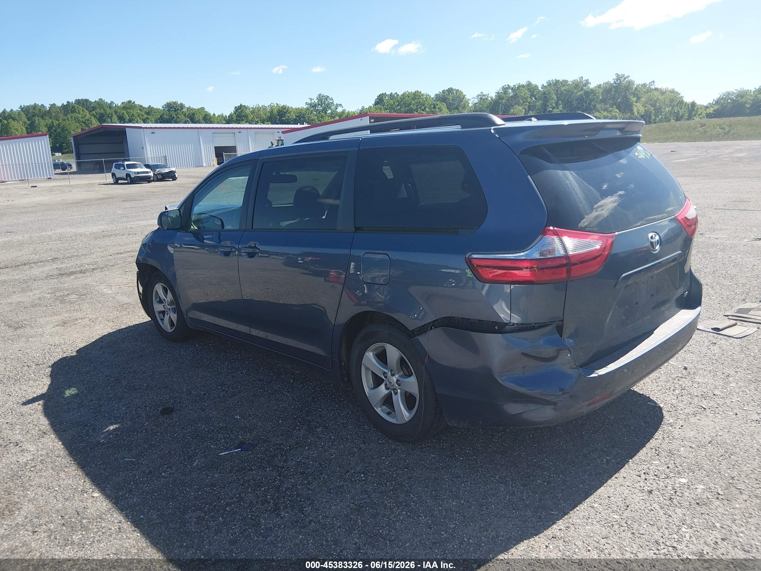 2015 Toyota Sienna Le 8 Passenger Blue vin: 5TDKK3DC0FS549454