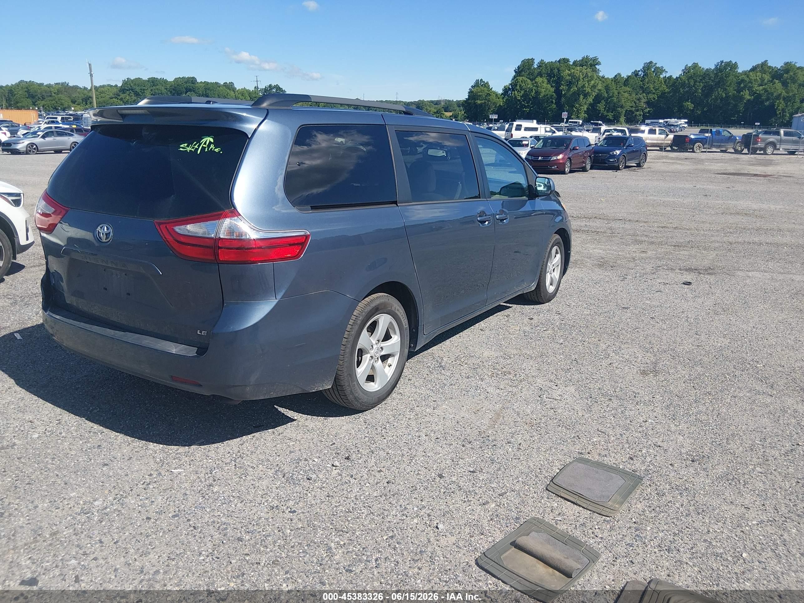 2015 Toyota Sienna Le 8 Passenger Blue vin: 5TDKK3DC0FS549454
