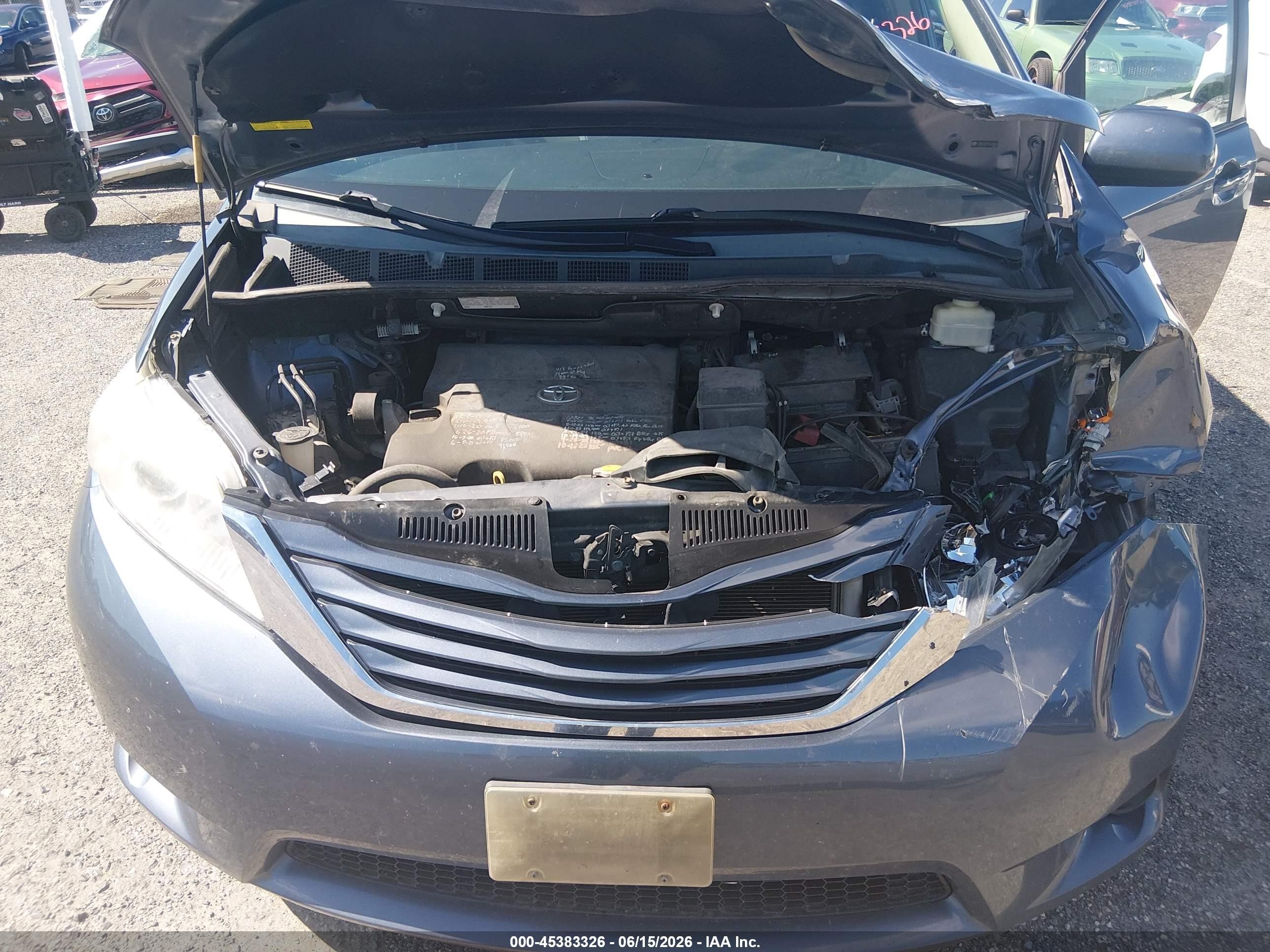 2015 Toyota Sienna Le 8 Passenger Blue vin: 5TDKK3DC0FS549454