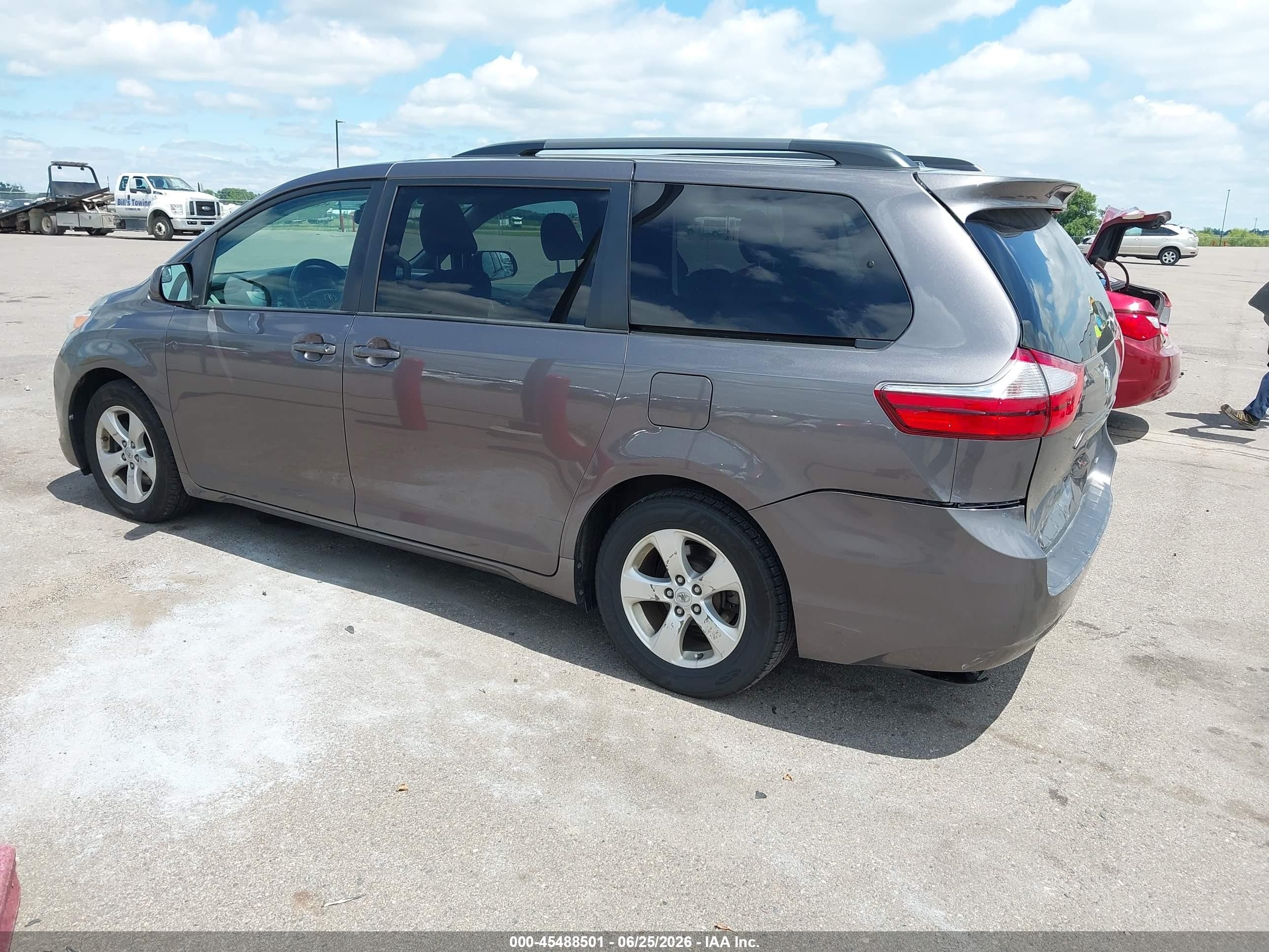 2015 Toyota Sienna Le 8 Passenger Серый vin: 5TDKK3DC0FS581403