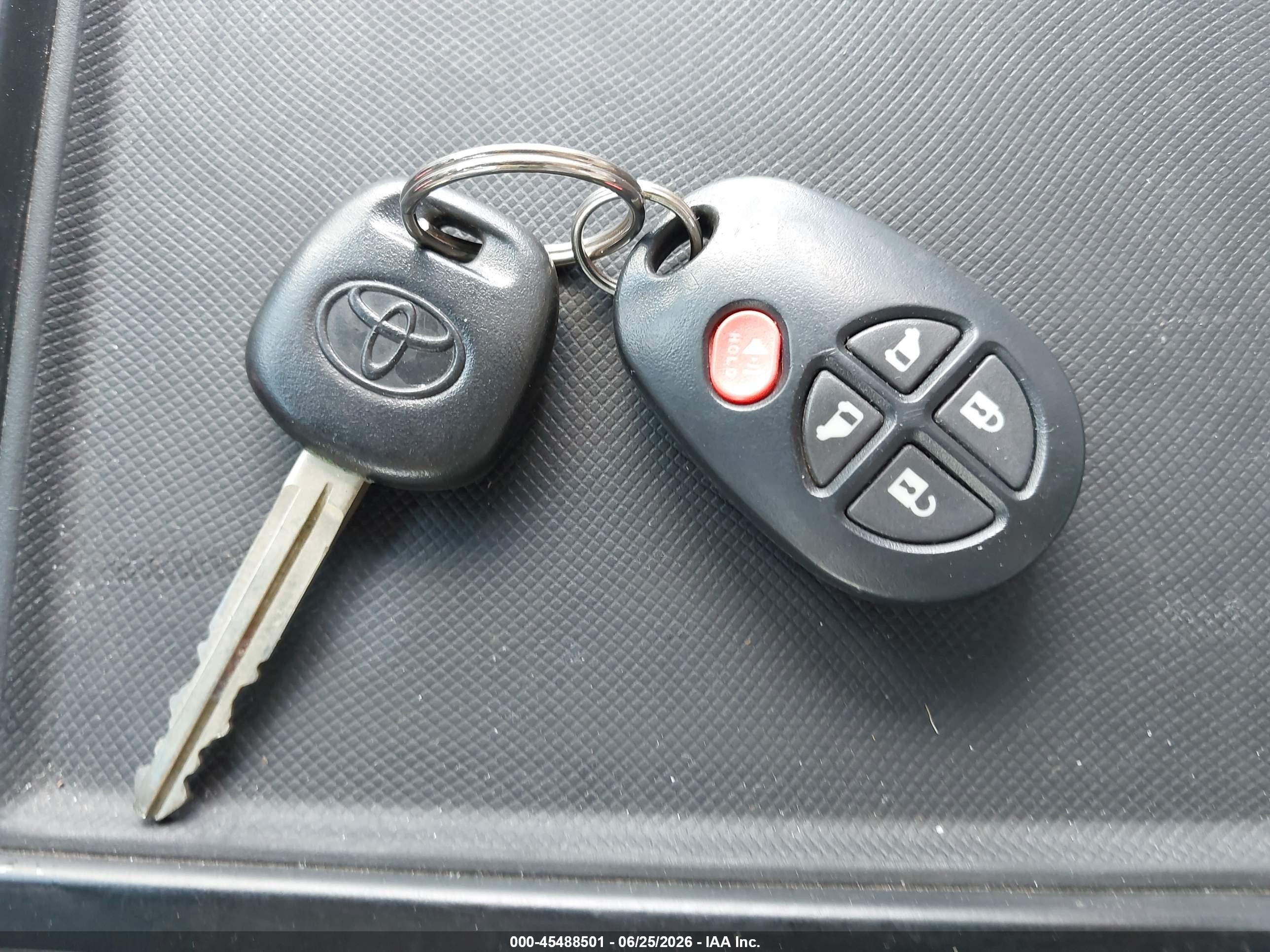 2015 Toyota Sienna Le 8 Passenger Серый vin: 5TDKK3DC0FS581403