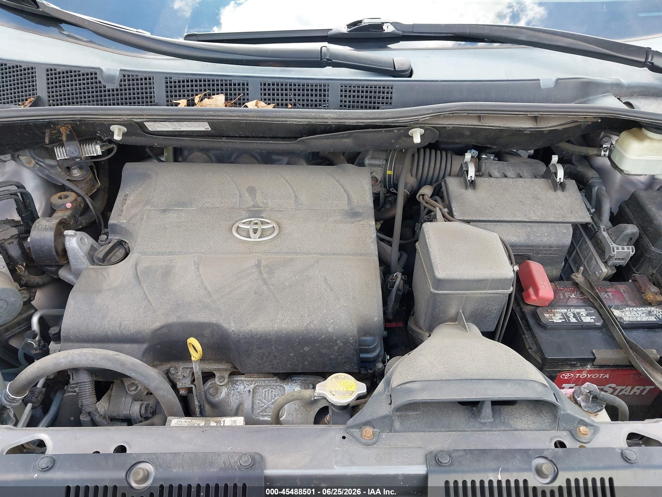 2015 Toyota Sienna Le 8 Passenger Серый vin: 5TDKK3DC0FS581403
