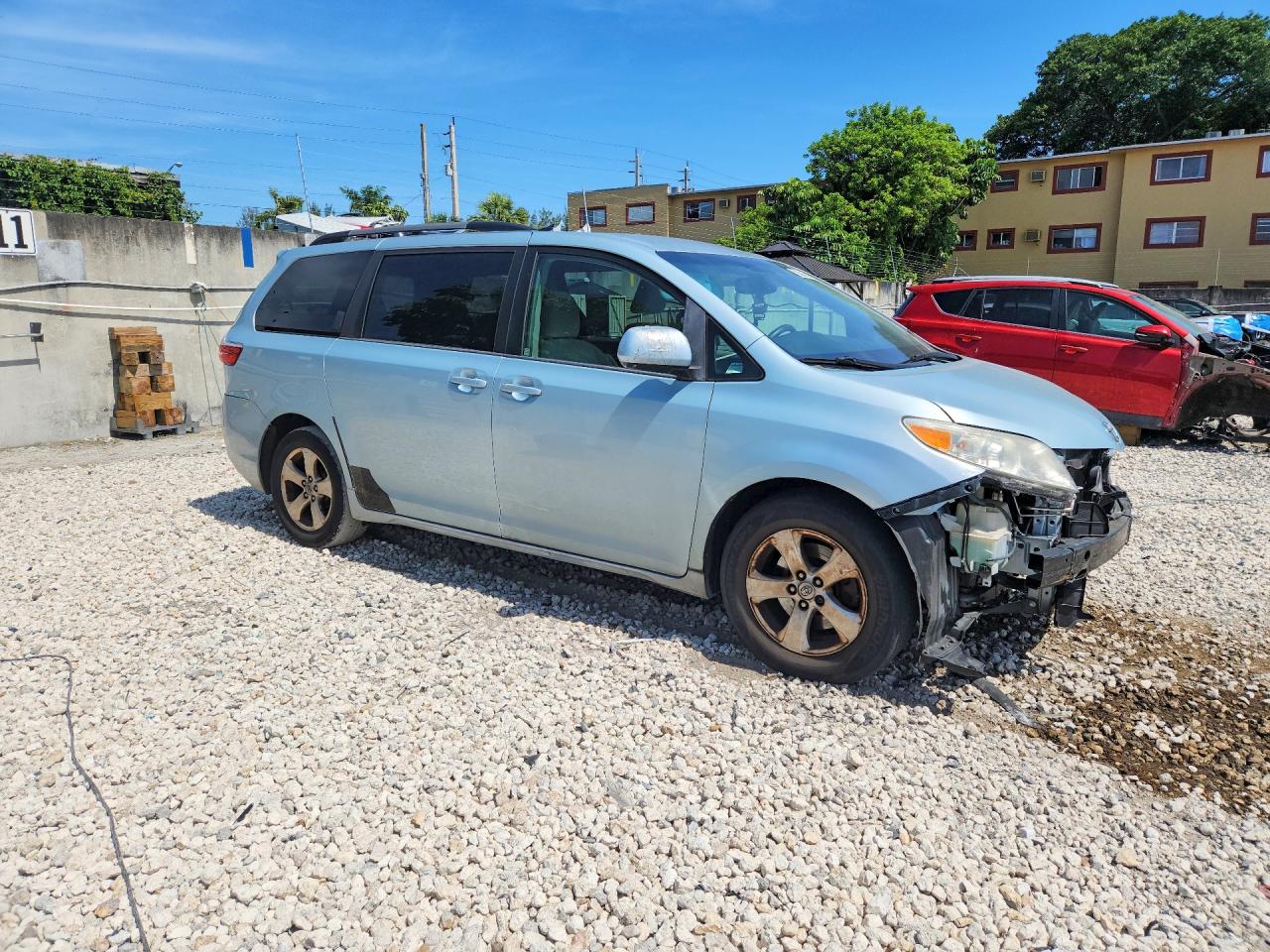 2015 Toyota Sienna Le Blue vin: 5TDKK3DC0FS585290