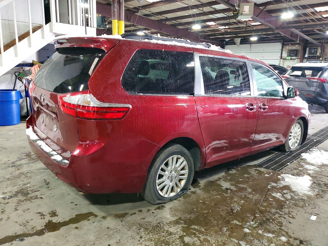 2015 Toyota Sienna Le 8-passenger Maroon vin: 5TDKK3DC0FS608079
