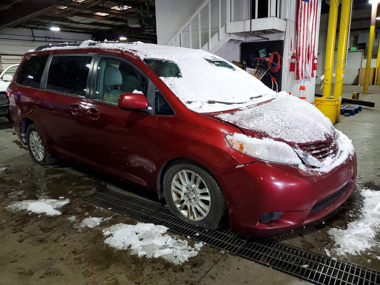 2015 Toyota Sienna Le 8-passenger Maroon vin: 5TDKK3DC0FS608079