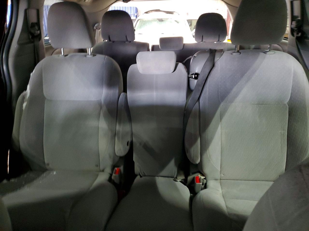 2015 Toyota Sienna Le 8-passenger Maroon vin: 5TDKK3DC0FS608079