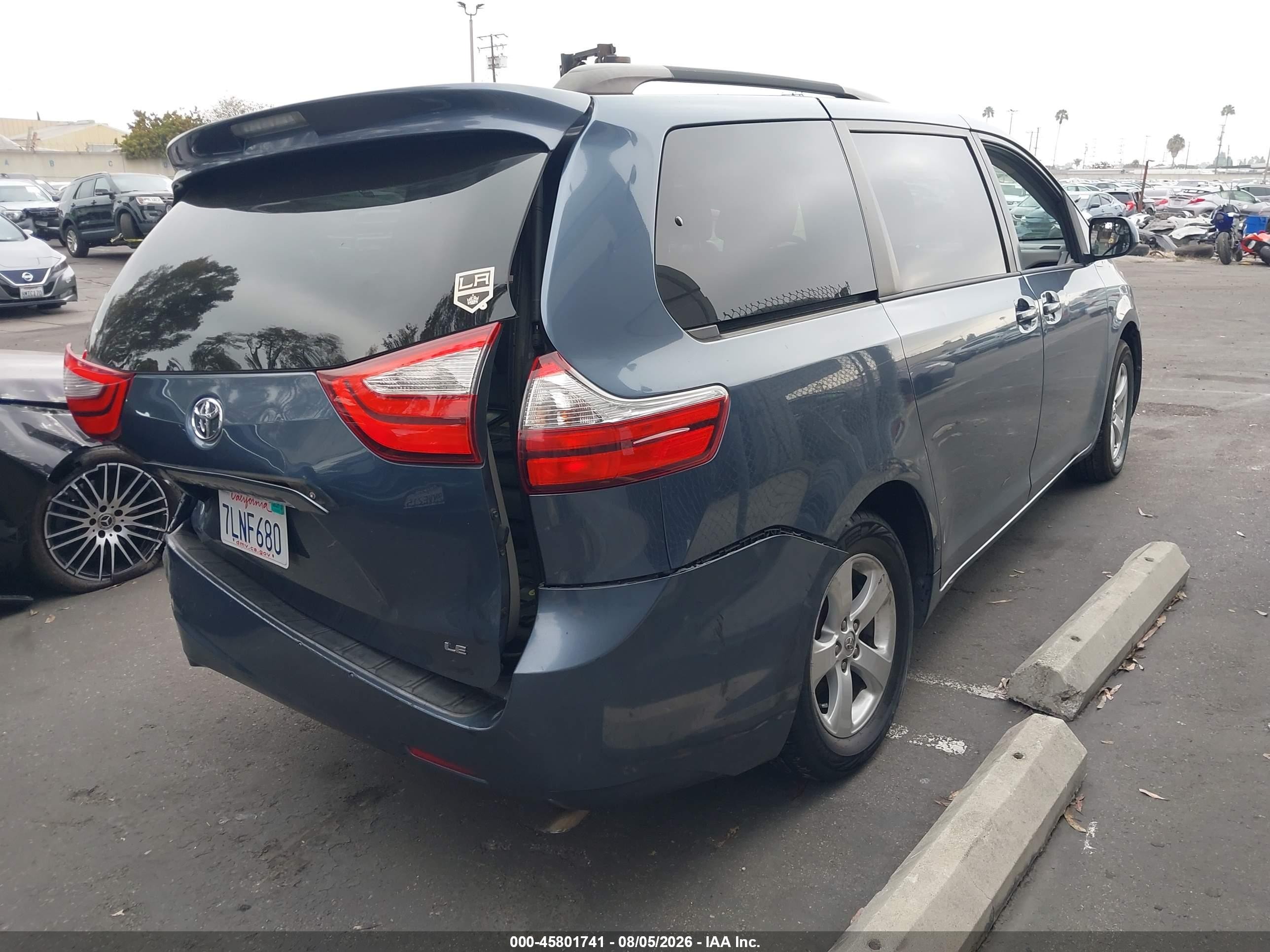 2015 Toyota Sienna Le 8 Passenger Blue vin: 5TDKK3DC0FS610513