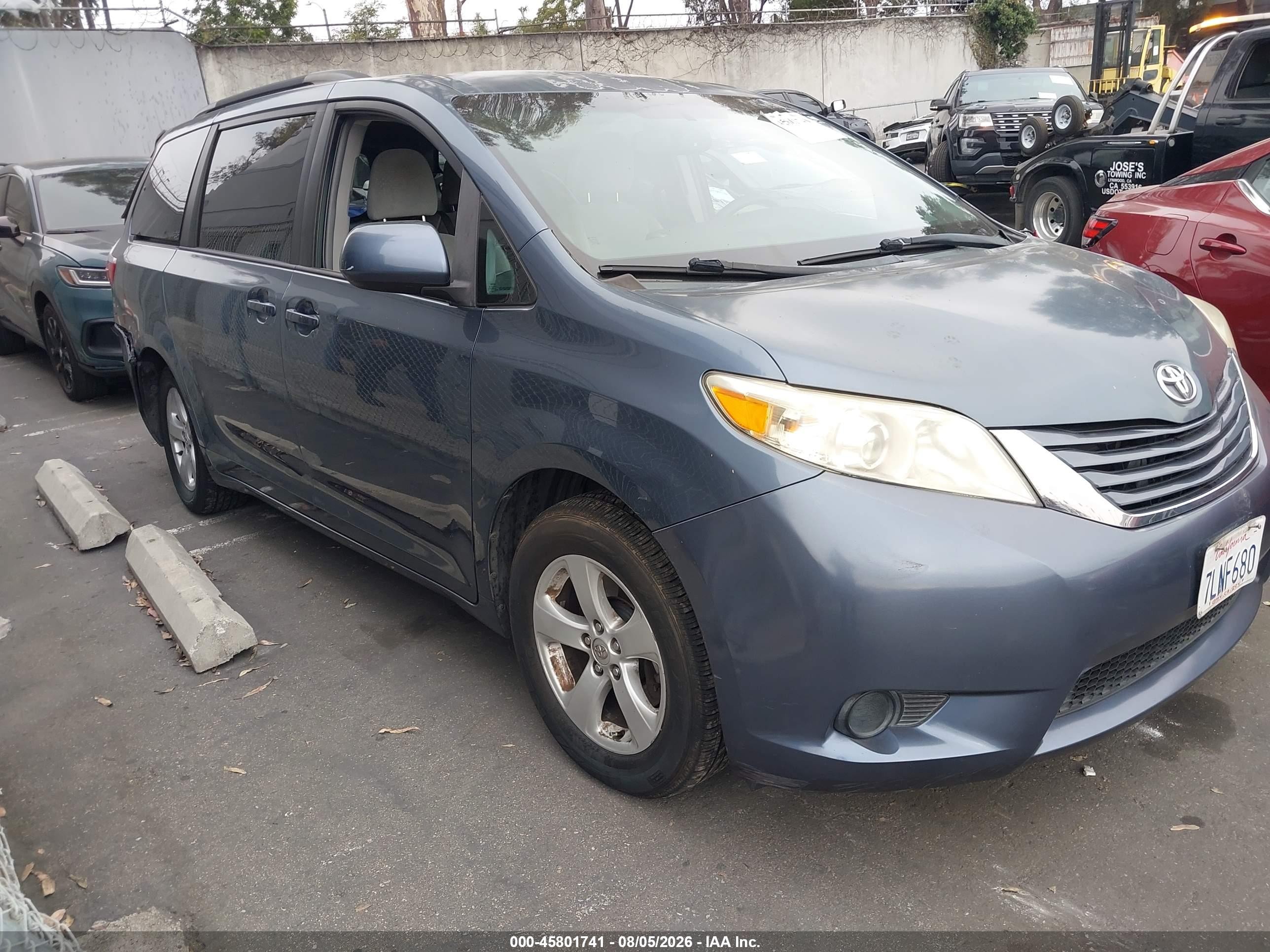 2015 Toyota Sienna Le 8 Passenger Blue vin: 5TDKK3DC0FS610513