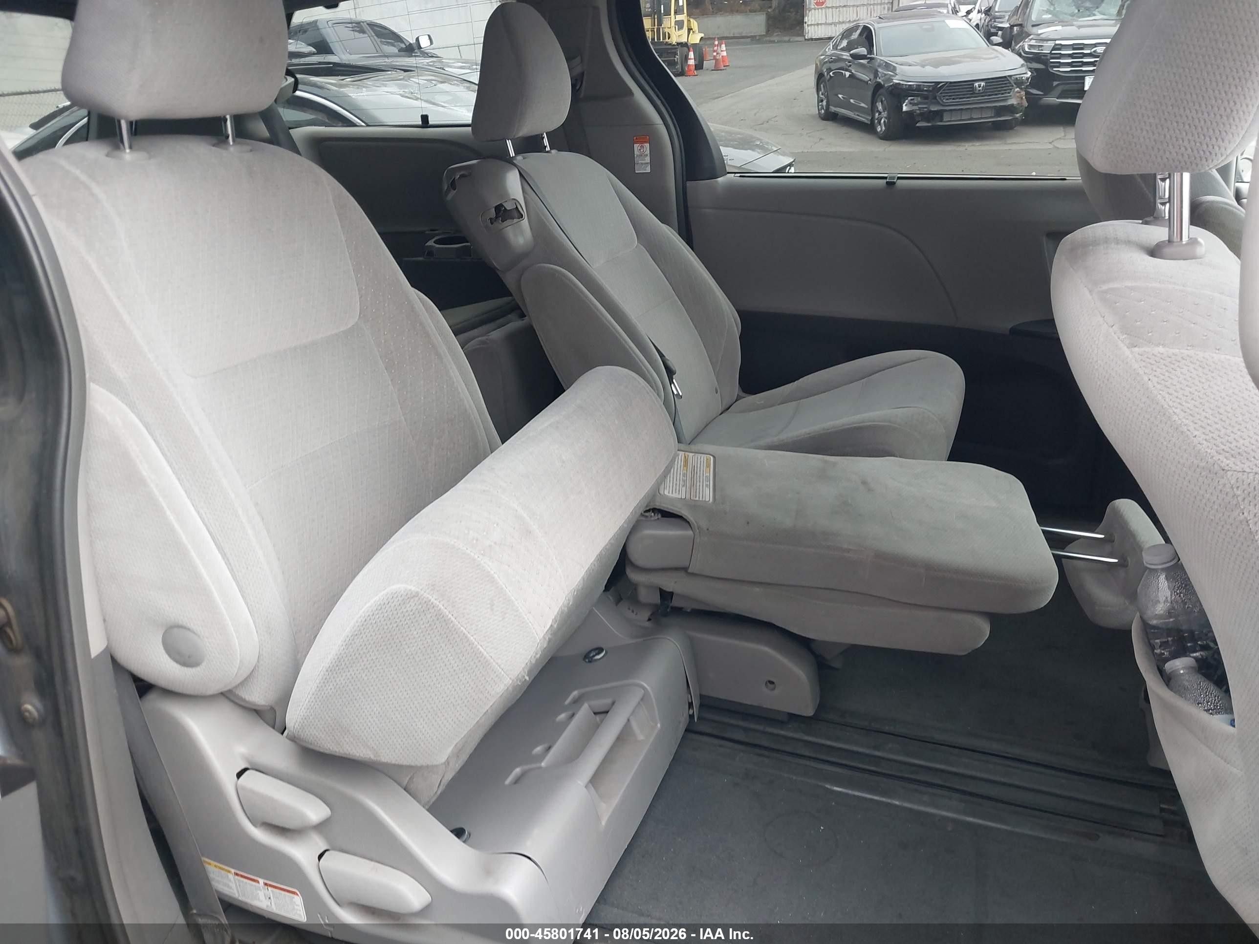2015 Toyota Sienna Le 8 Passenger Blue vin: 5TDKK3DC0FS610513