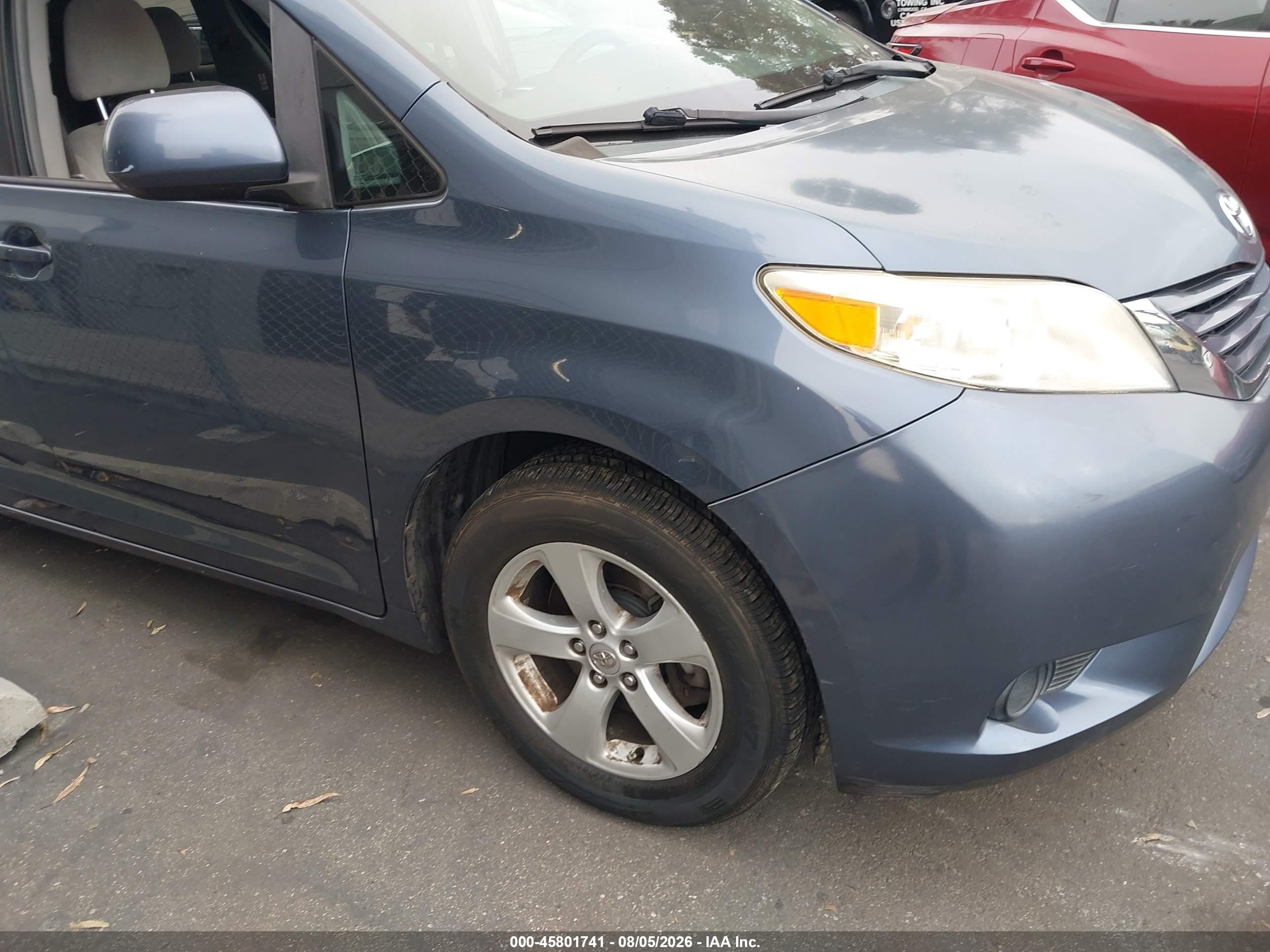 2015 Toyota Sienna Le 8 Passenger Blue vin: 5TDKK3DC0FS610513