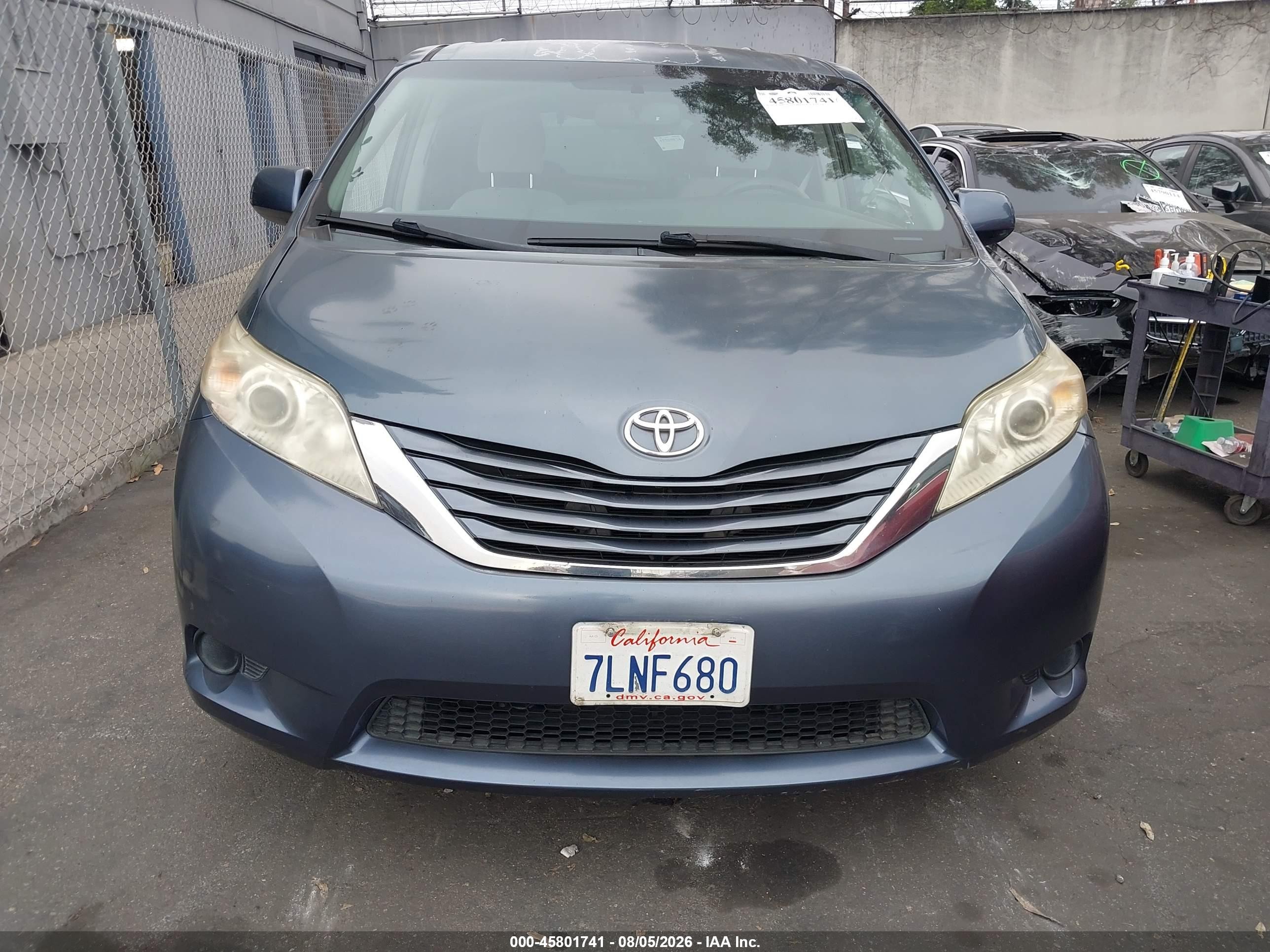 2015 Toyota Sienna Le 8 Passenger Blue vin: 5TDKK3DC0FS610513