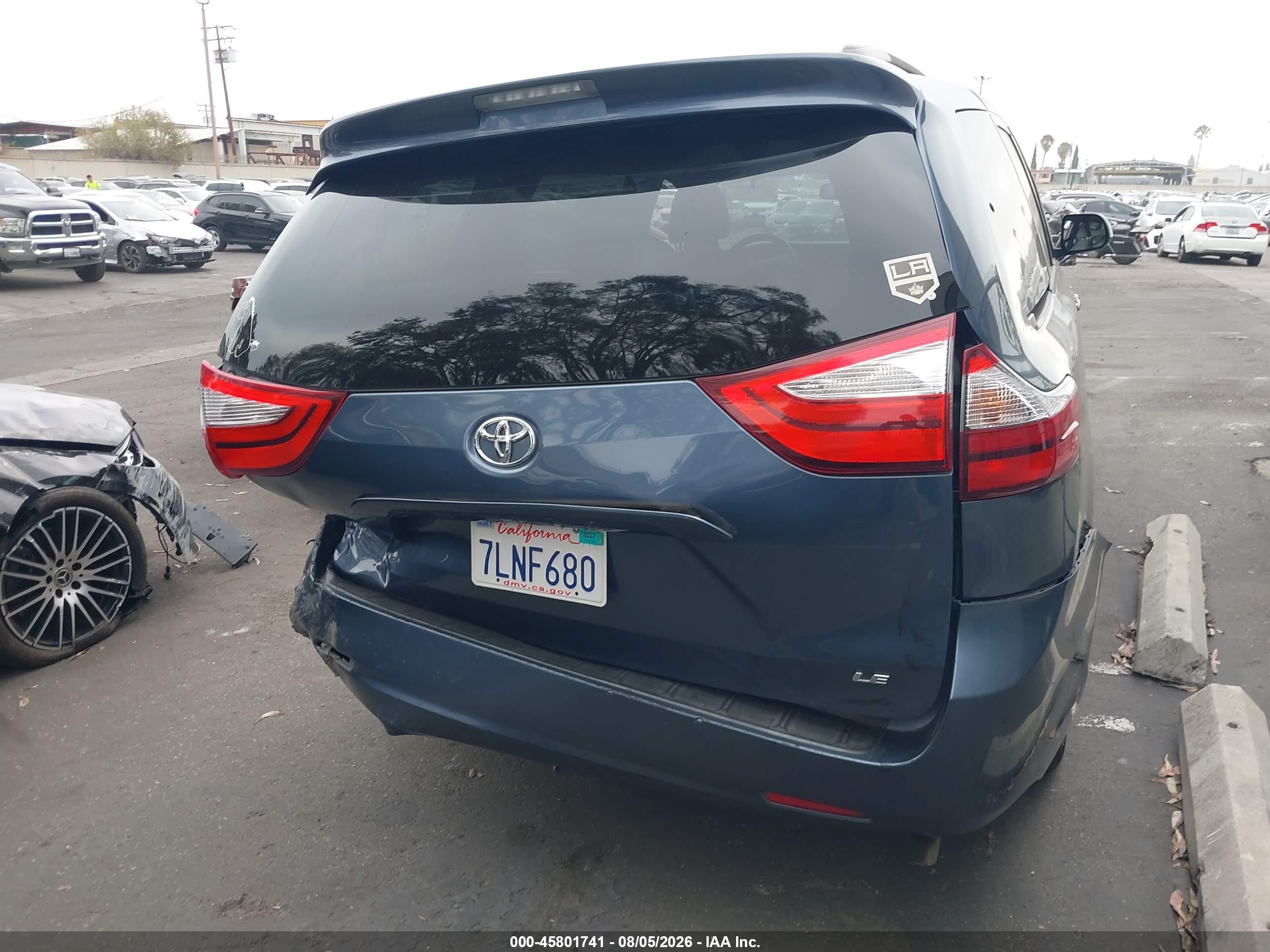 2015 Toyota Sienna Le 8 Passenger Blue vin: 5TDKK3DC0FS610513