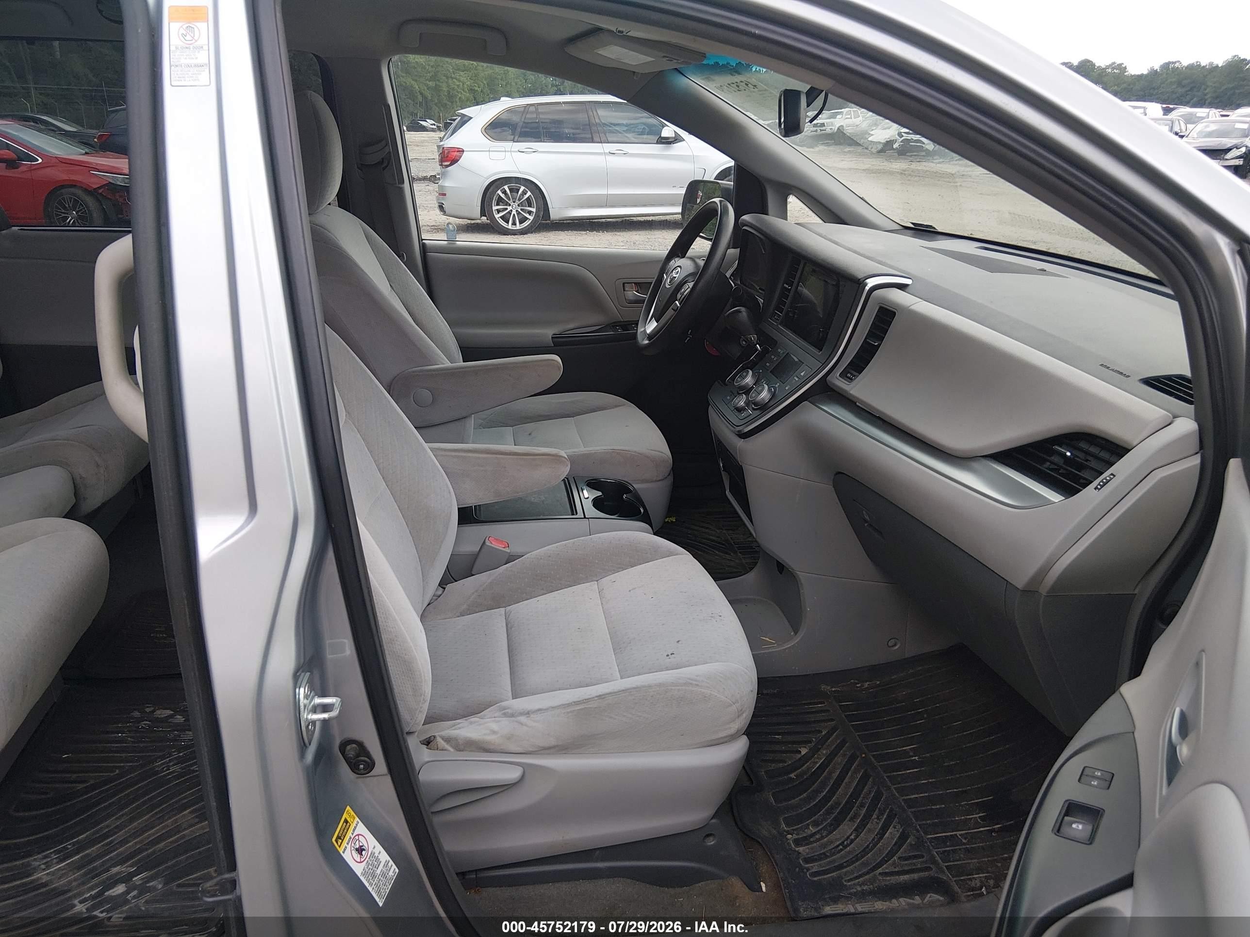 2015 Toyota Sienna Le 8 Passenger Серый vin: 5TDKK3DC0FS629899