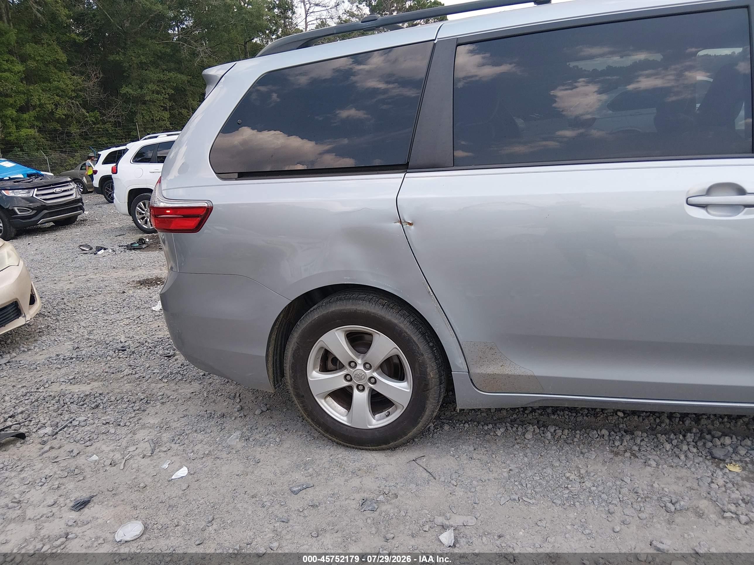 2015 Toyota Sienna Le 8 Passenger Серый vin: 5TDKK3DC0FS629899